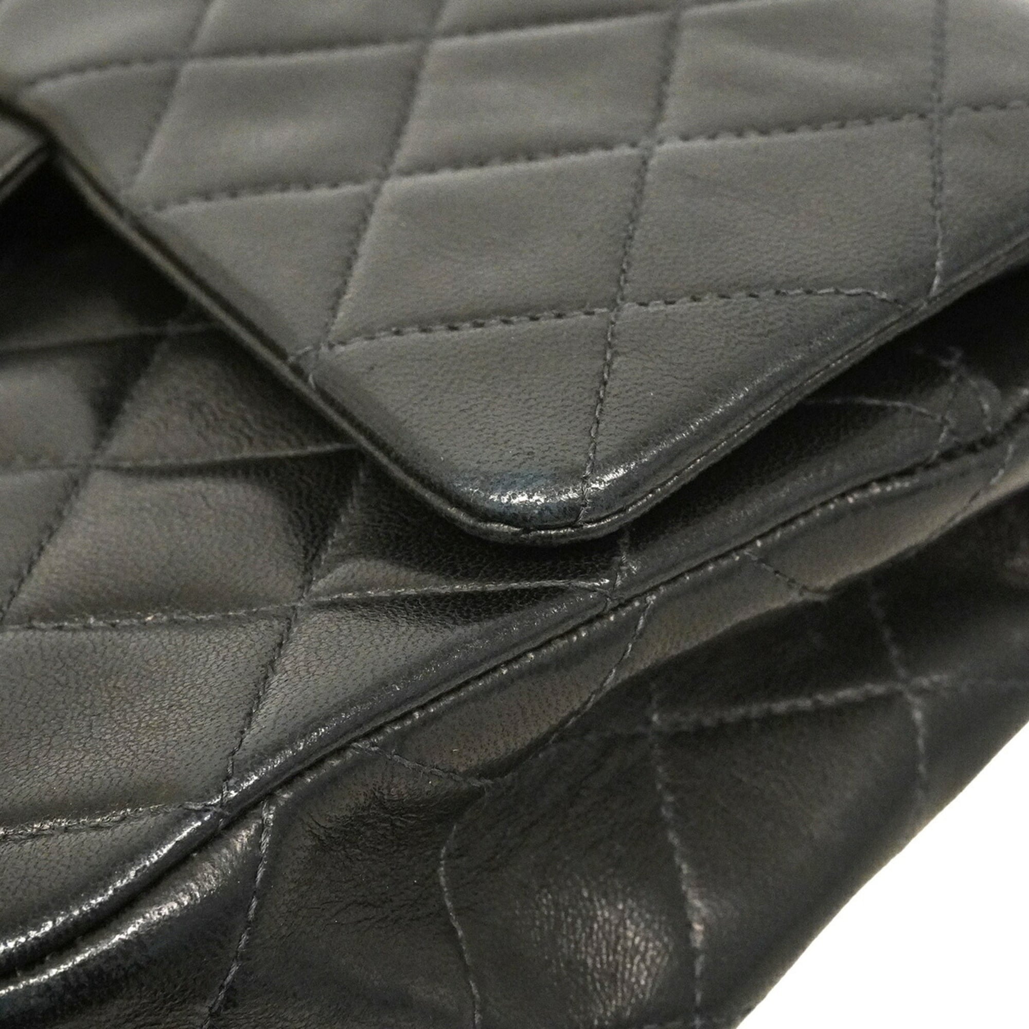 Chanel Black Leather Shoulder Bag (Pre-Owned)