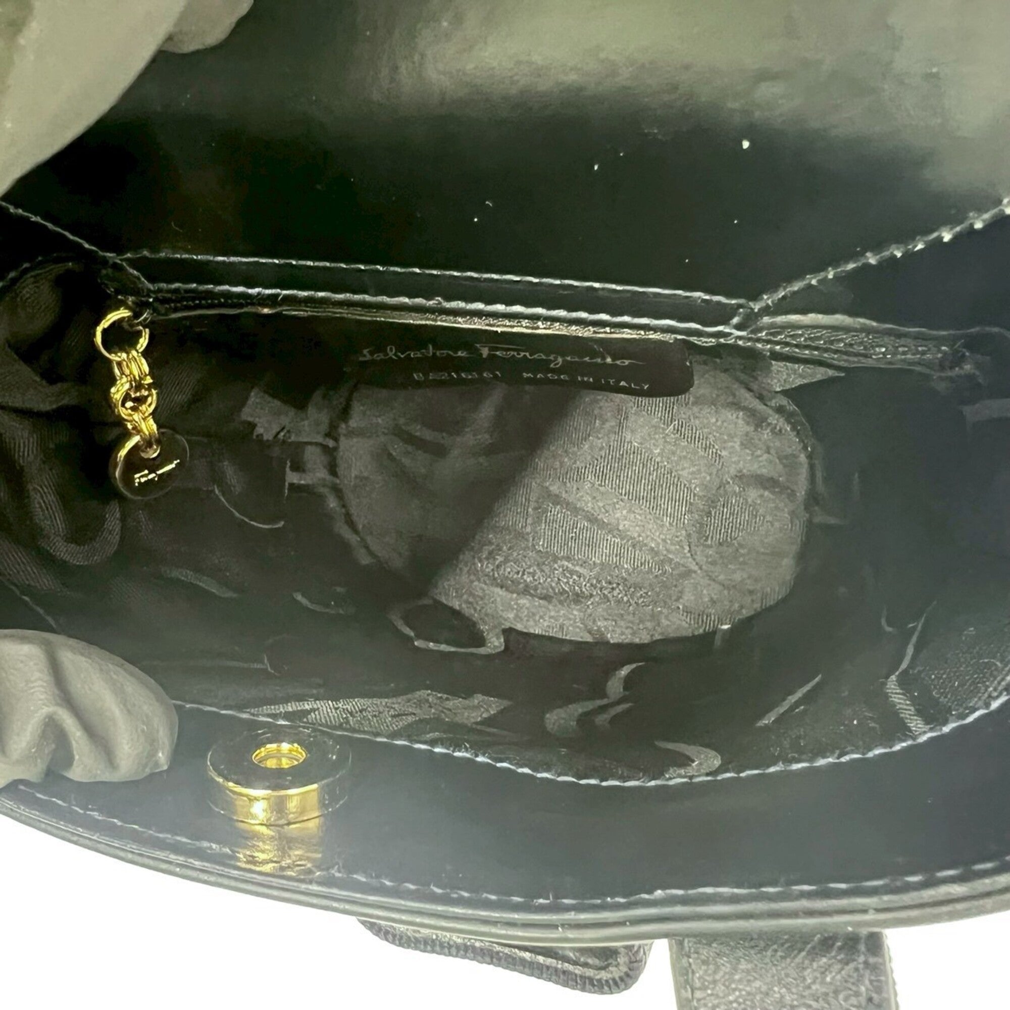 Salvatore Ferragamo Navy Leather Handbag (Pre-Owned)
