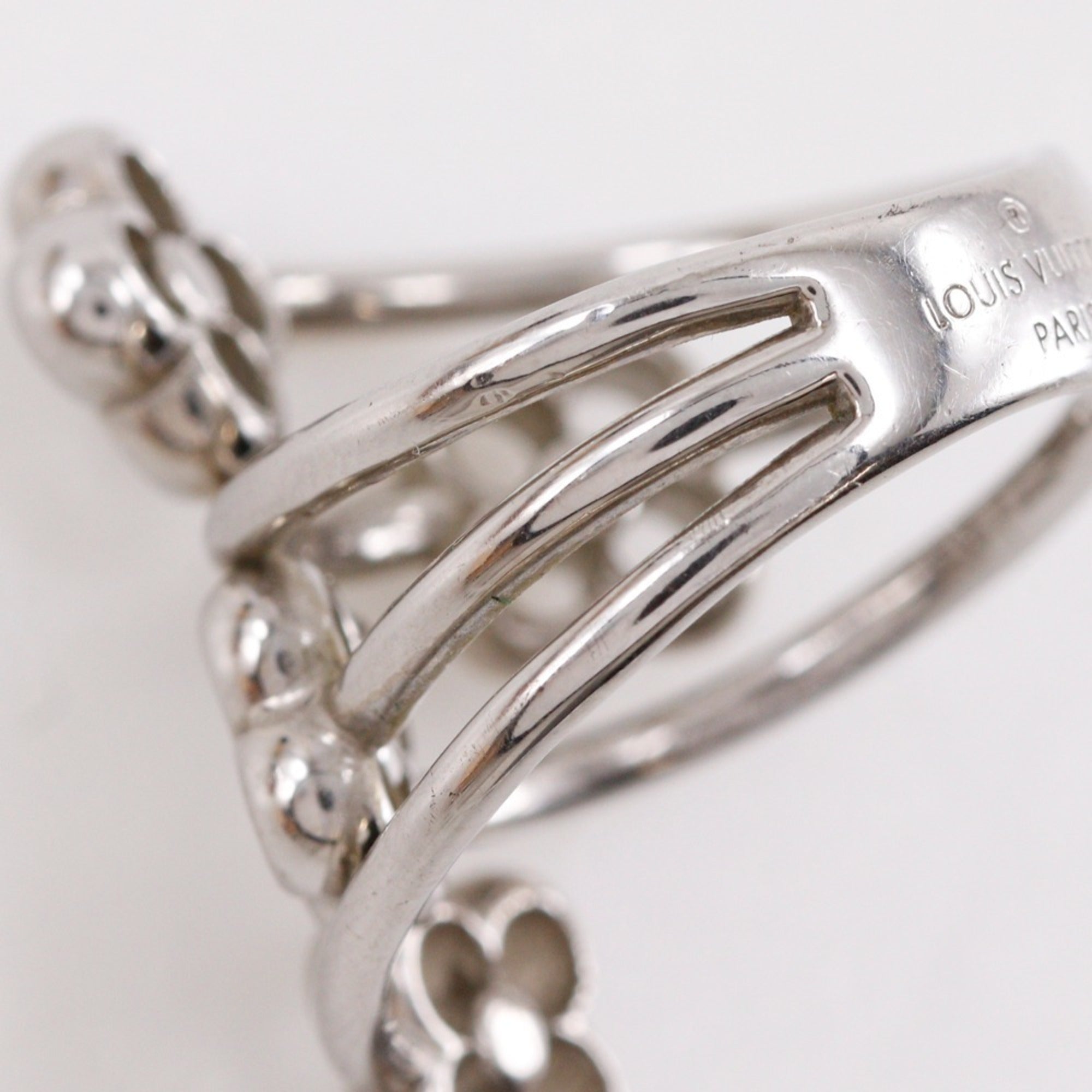 Louis Vuitton Silver Metal Band Ring (Pre-Owned)