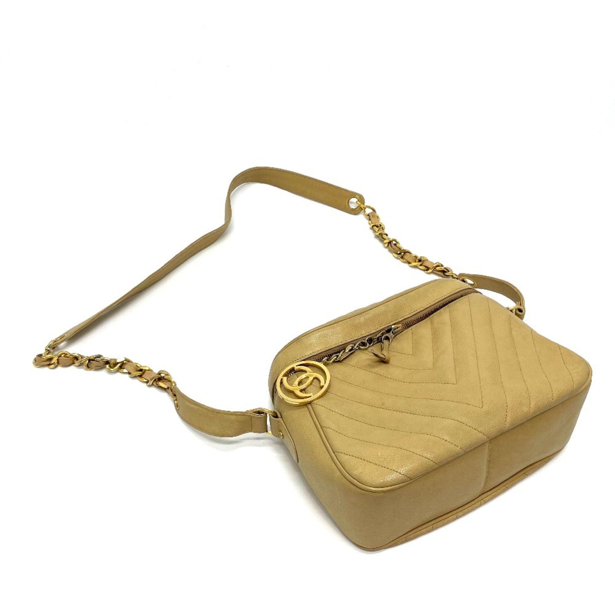 Chanel Beige Leather Shoulder Bag (Pre-Owned)