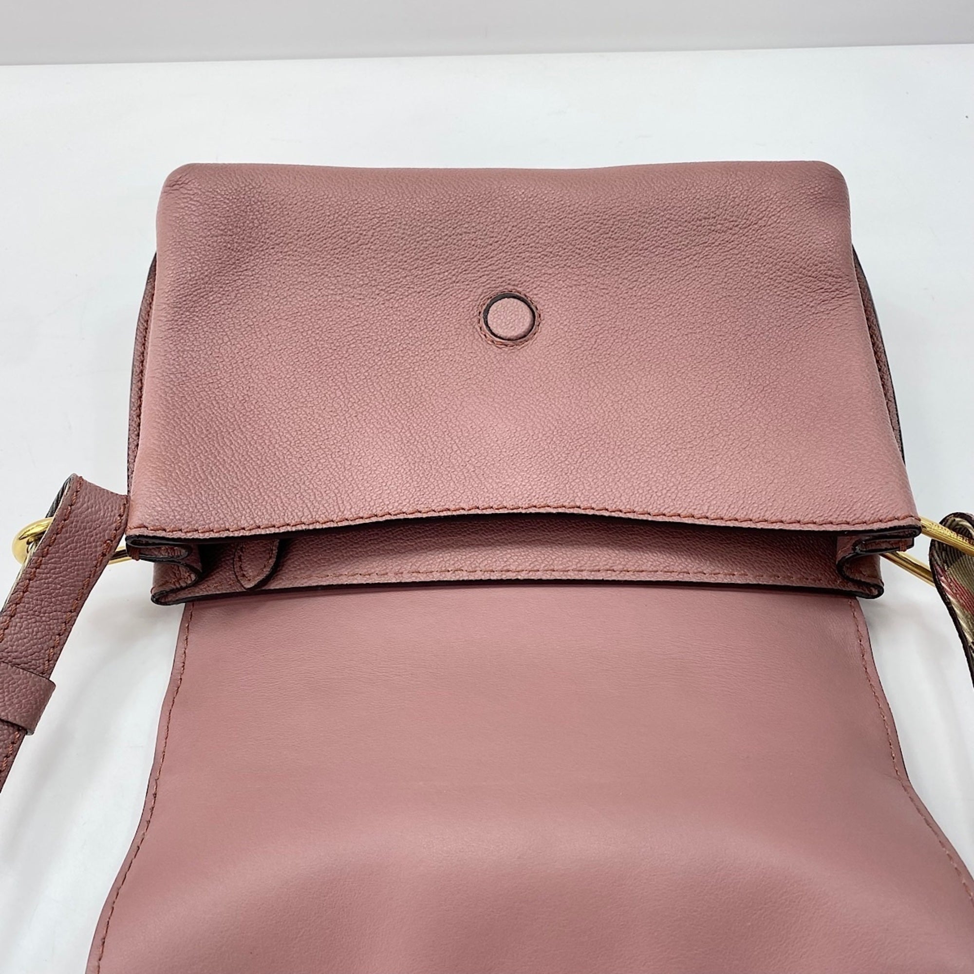 Burberry Pink Leather Shoulder Bag (Pre-Owned)