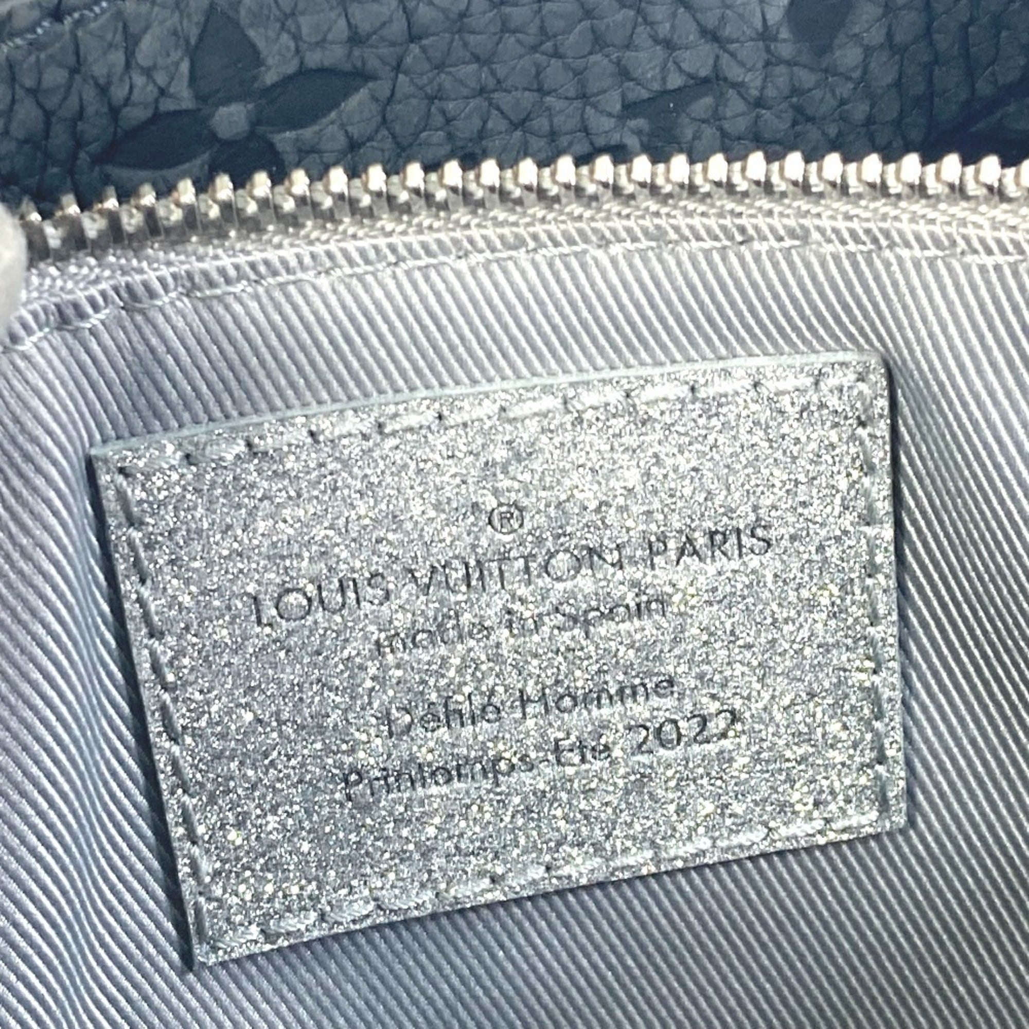 Louis Vuitton Black Silver Leather Shoulder Bag (Pre-Owned)