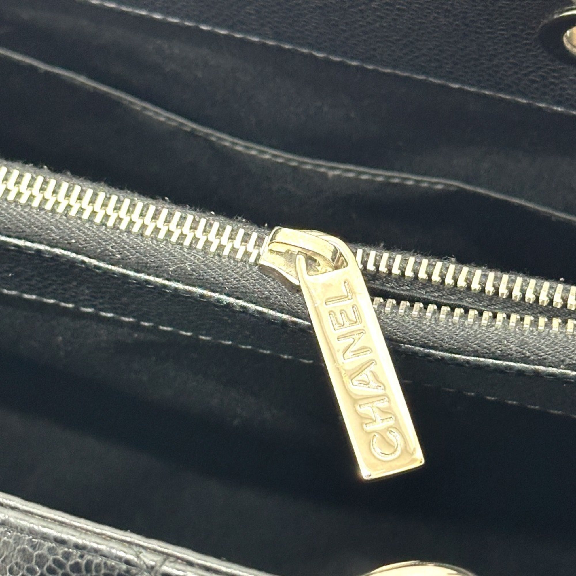 Chanel Black Grained Calfskin Handbag Tote Bag (Pre-Owned)