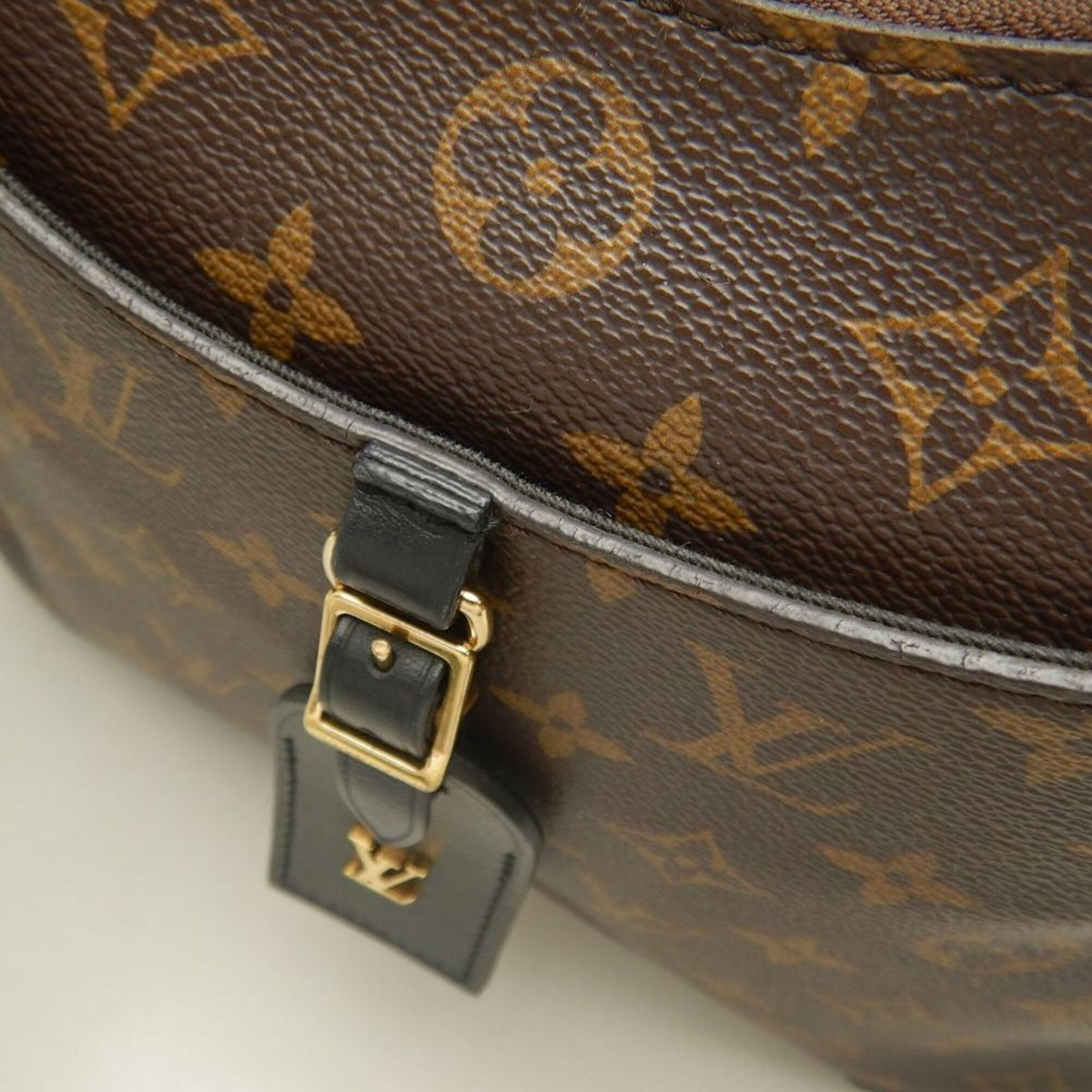 Louis Vuitton Brown Monogram Canvas Shoulder Bag (Pre-Owned)