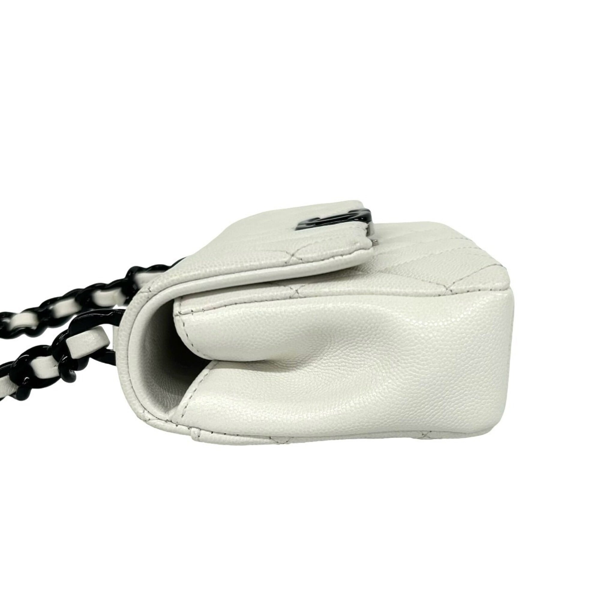 Chanel Black White Grained Calfskin Shoulder Bag (Pre-Owned)