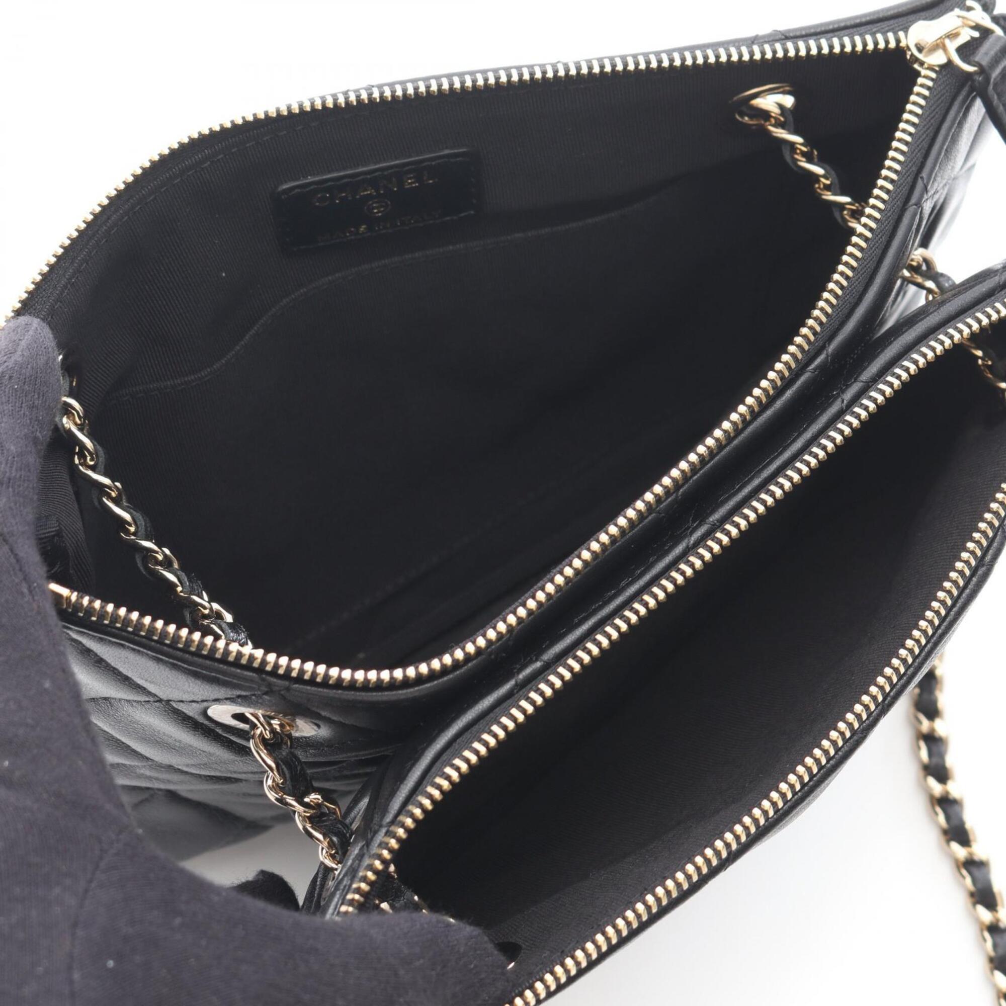 Chanel Black Leather Handbag Shoulder Bag (Pre-Owned)