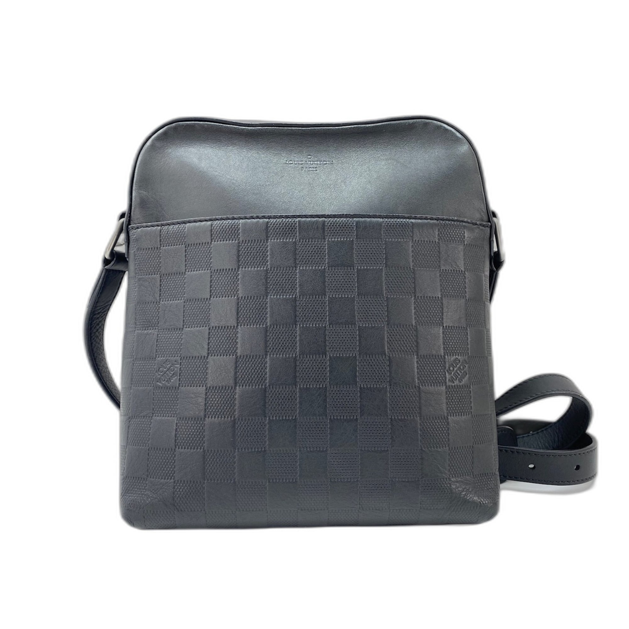 Louis Vuitton Black Pochette Shoulder Bag (Pre-Owned)
