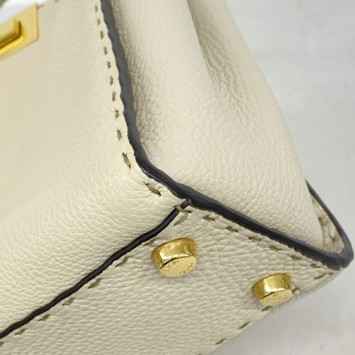 Fendi Beige Leather Handbag (Pre-Owned)
