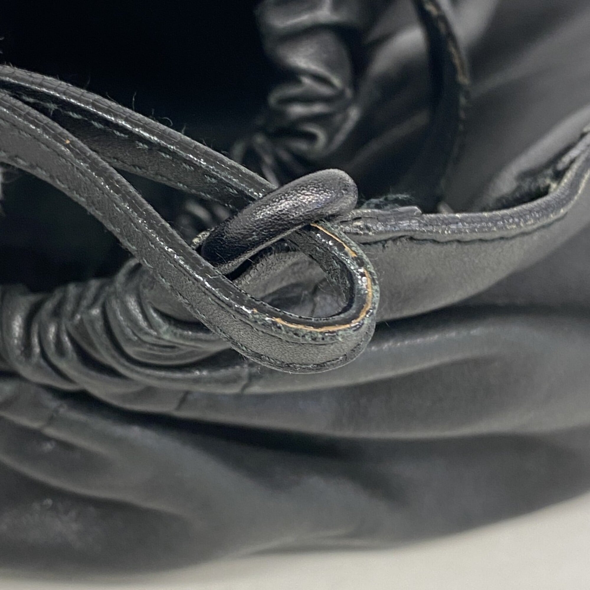 Gucci Black Leather Handbag (Pre-Owned)