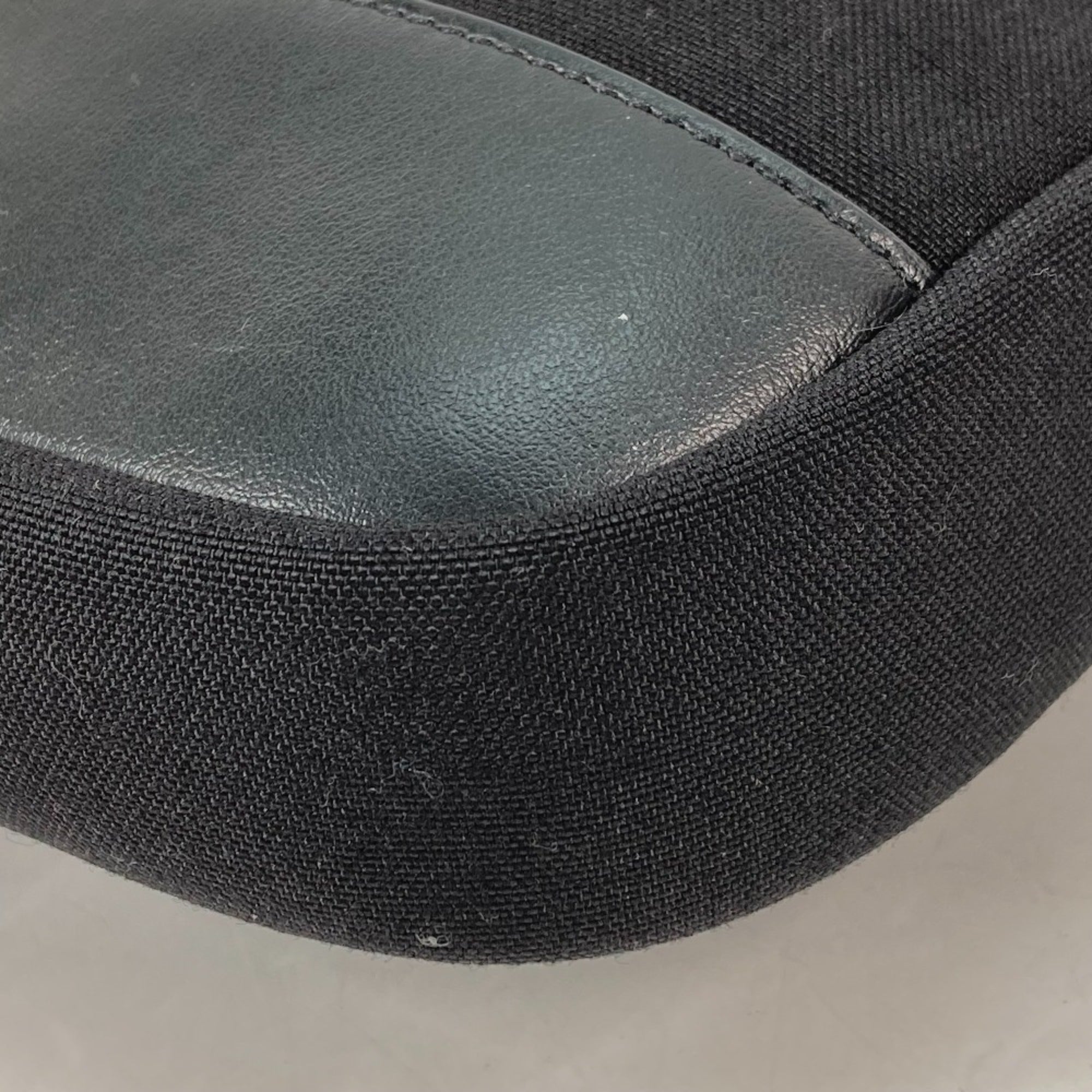 Saint Laurent Black Leather Shoulder Bag (Pre-Owned)