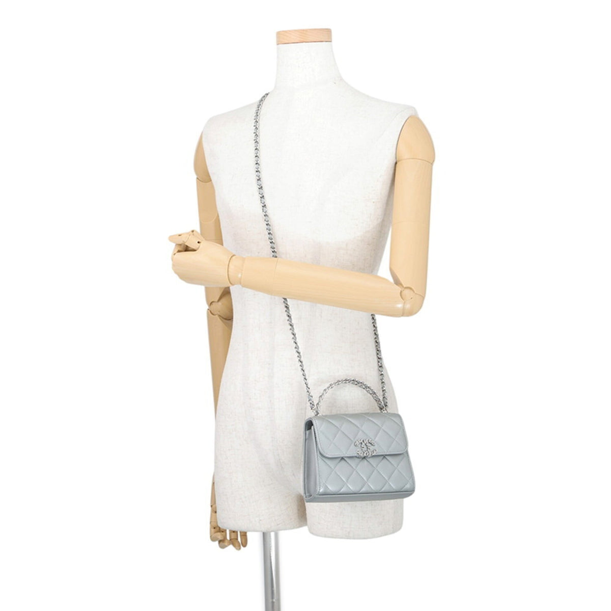 Chanel Matelasse Silver Leather Handbag Shoulder Bag (Pre-Owned)