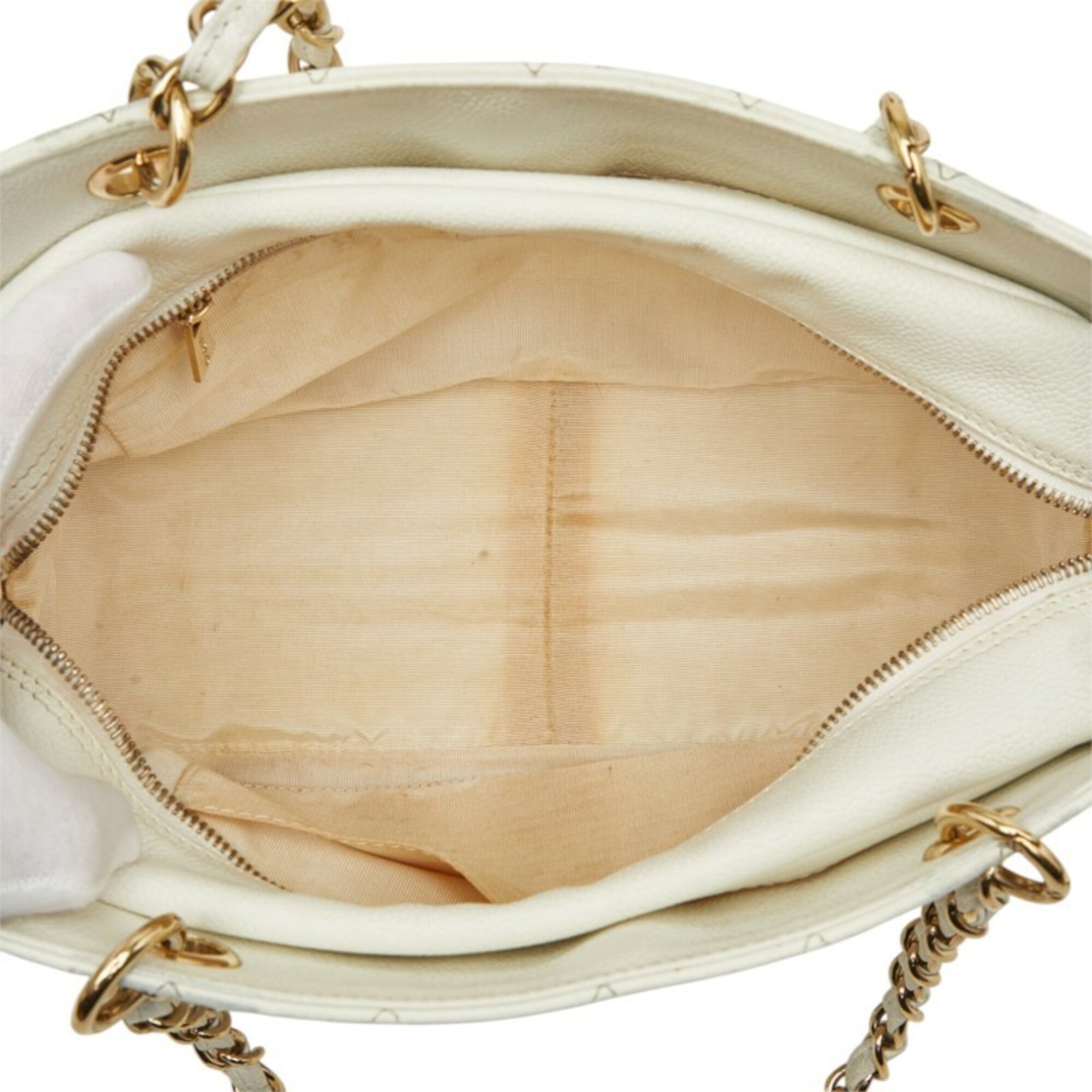 Chanel White Grained Calfskin Shoulder Bag (Pre-Owned)