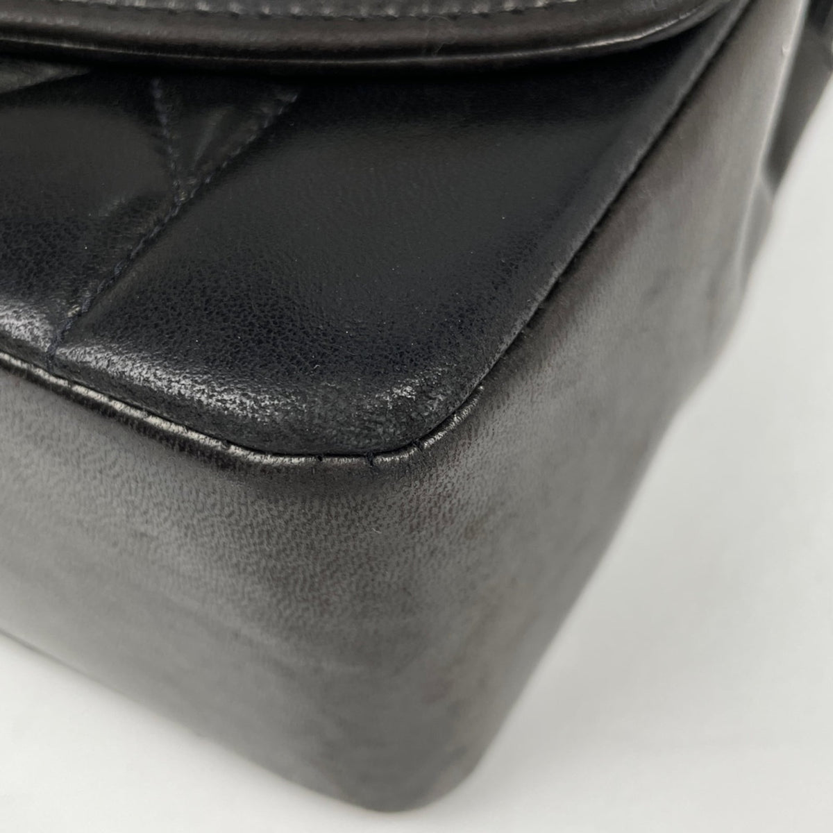 Chanel Black Leather Shoulder Bag (Pre-Owned)