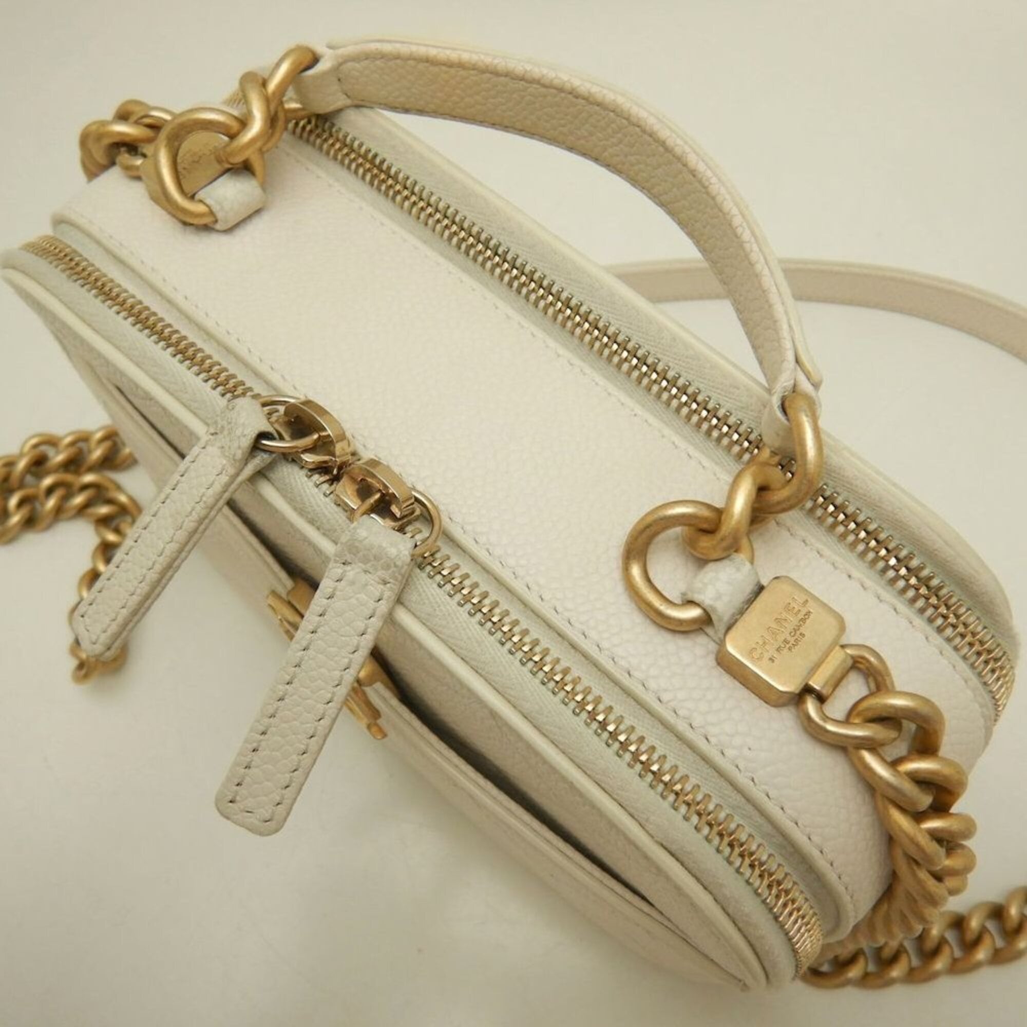 Chanel White Grained Calfskin Shoulder Bag Vanity Bag (Pre-Owned)