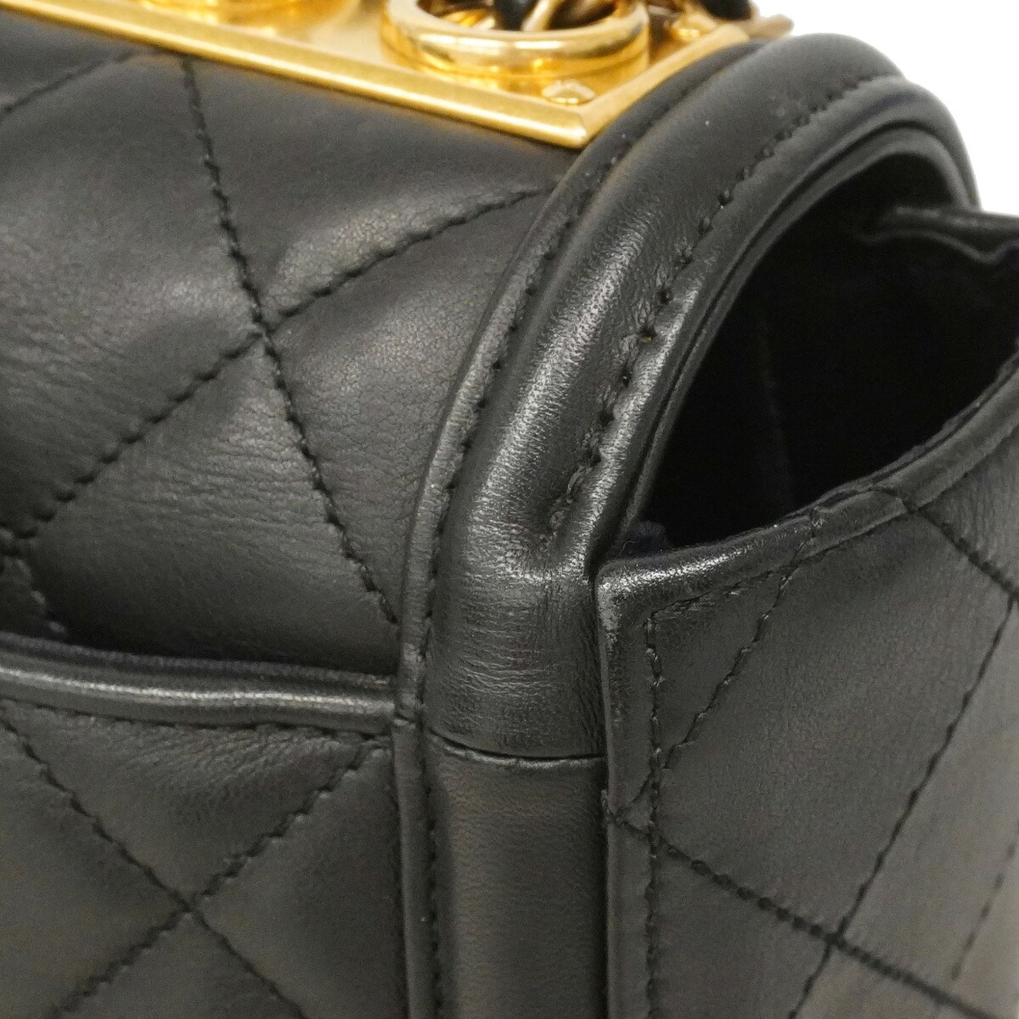 Chanel Black Leather Shoulder Bag (Pre-Owned)