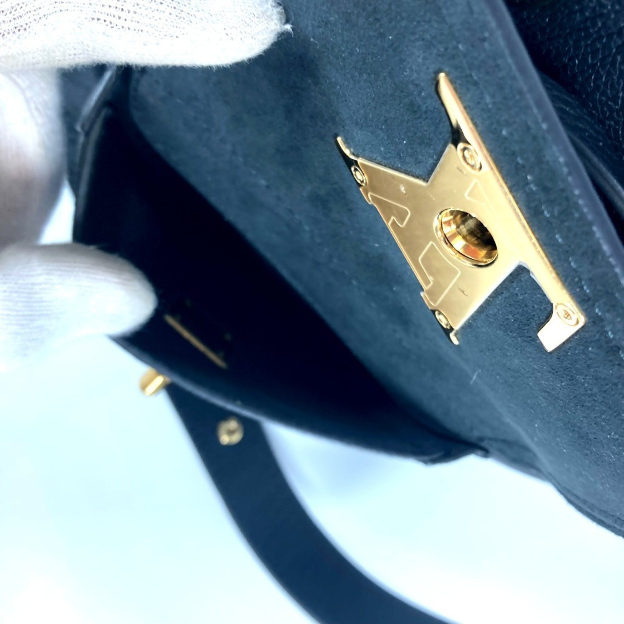 Louis Vuitton Black Noir Leather Handbag Shoulder Bag (Pre-Owned)