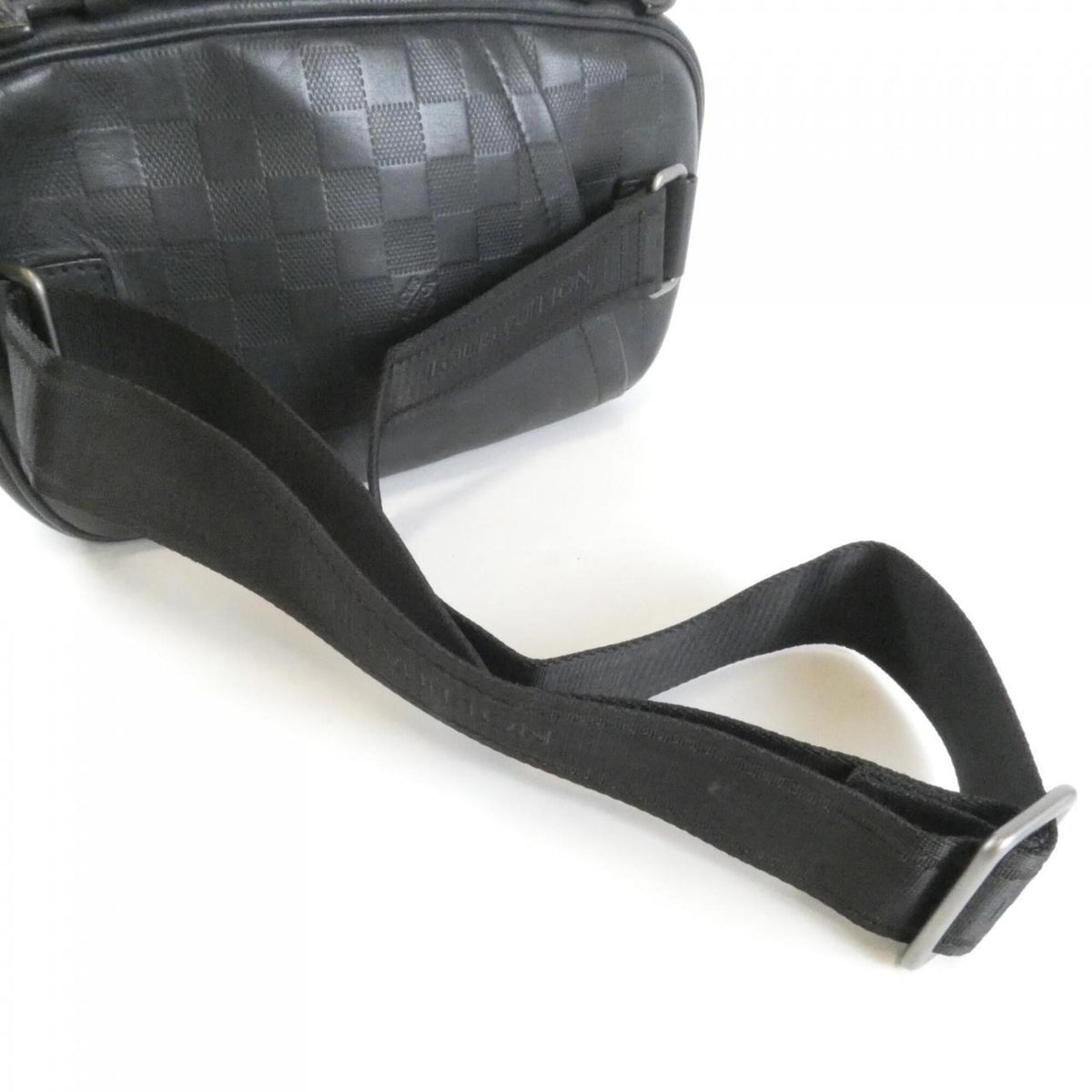 Louis Vuitton Black Leather Shoulder Bag (Pre-Owned)