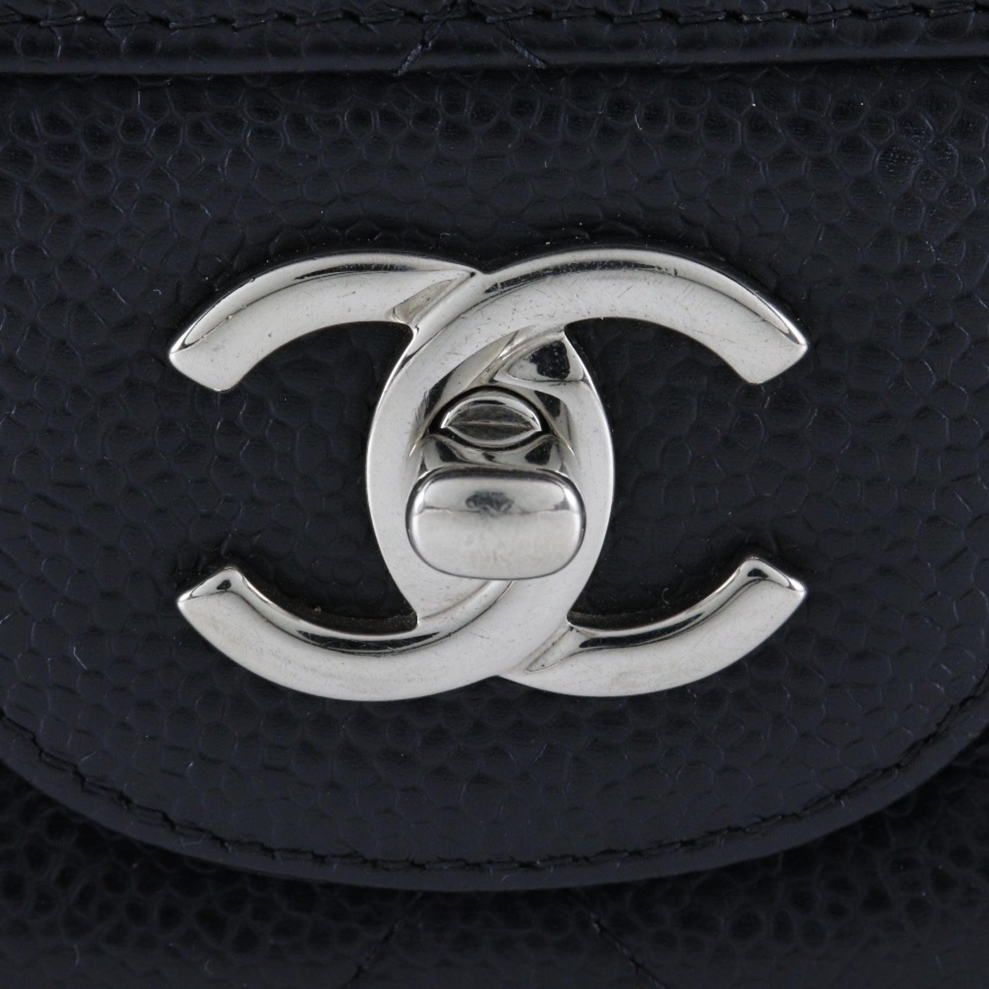 Chanel Black Caviar Leather Shoulder Bag (Pre-Owned)