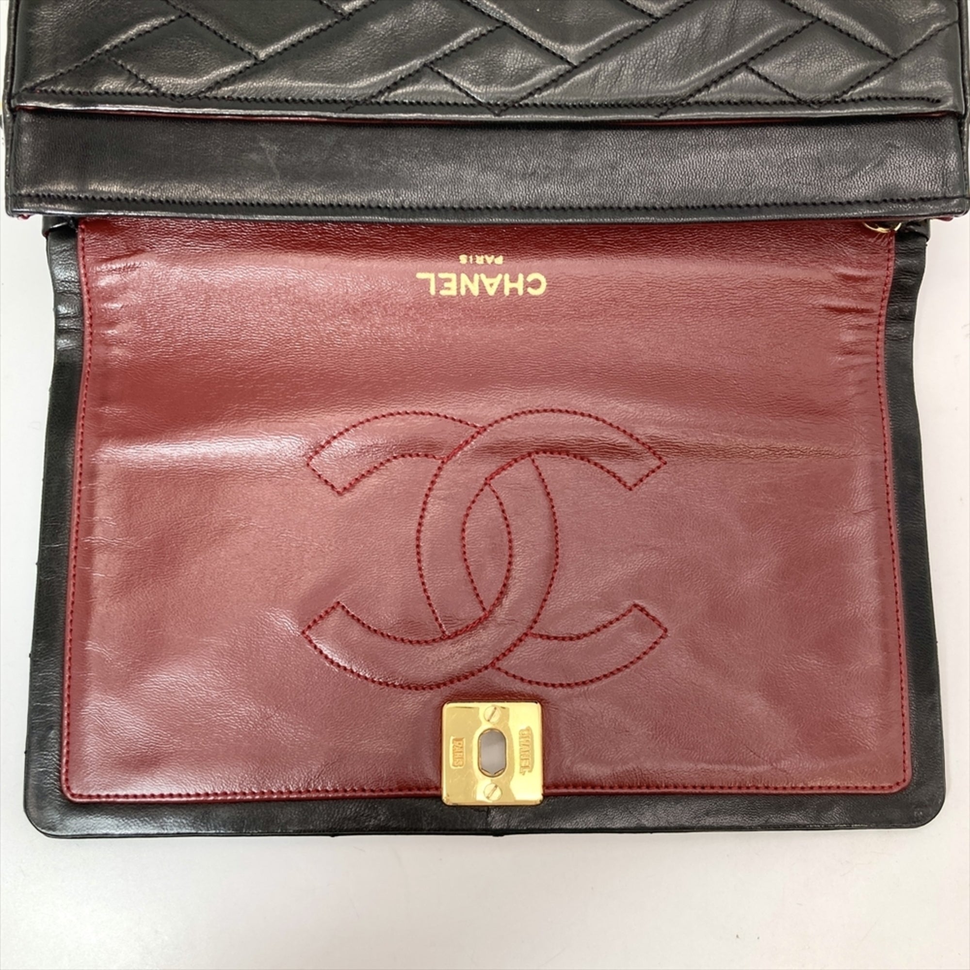 Chanel Black Leather Shoulder Bag (Pre-Owned)