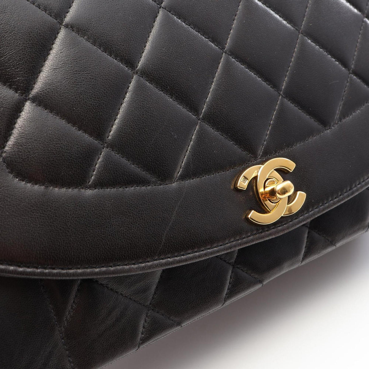Chanel Black Leather Handbag Shoulder Bag (Pre-Owned)