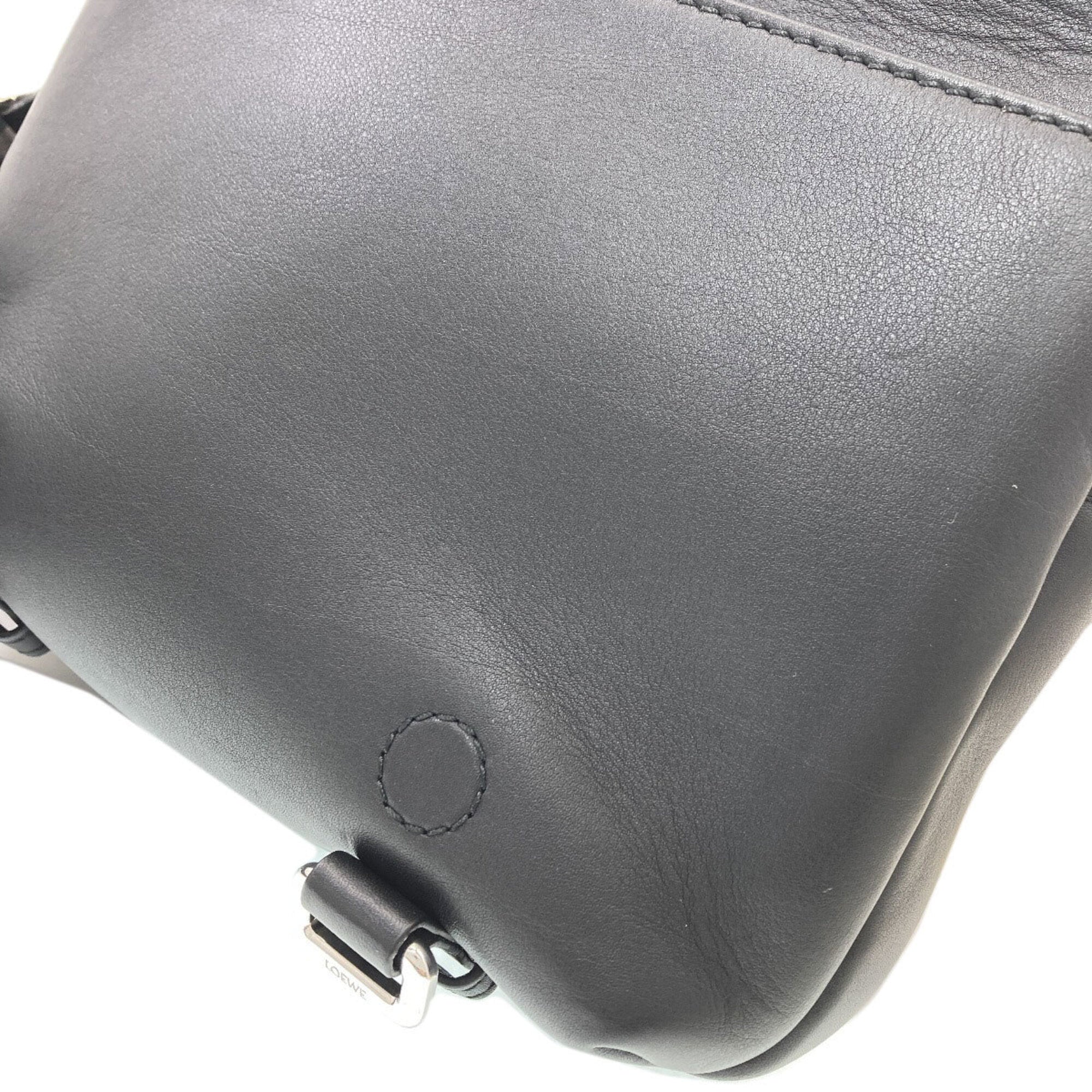 Loewe Black Leather Shoulder Bag (Pre-Owned)