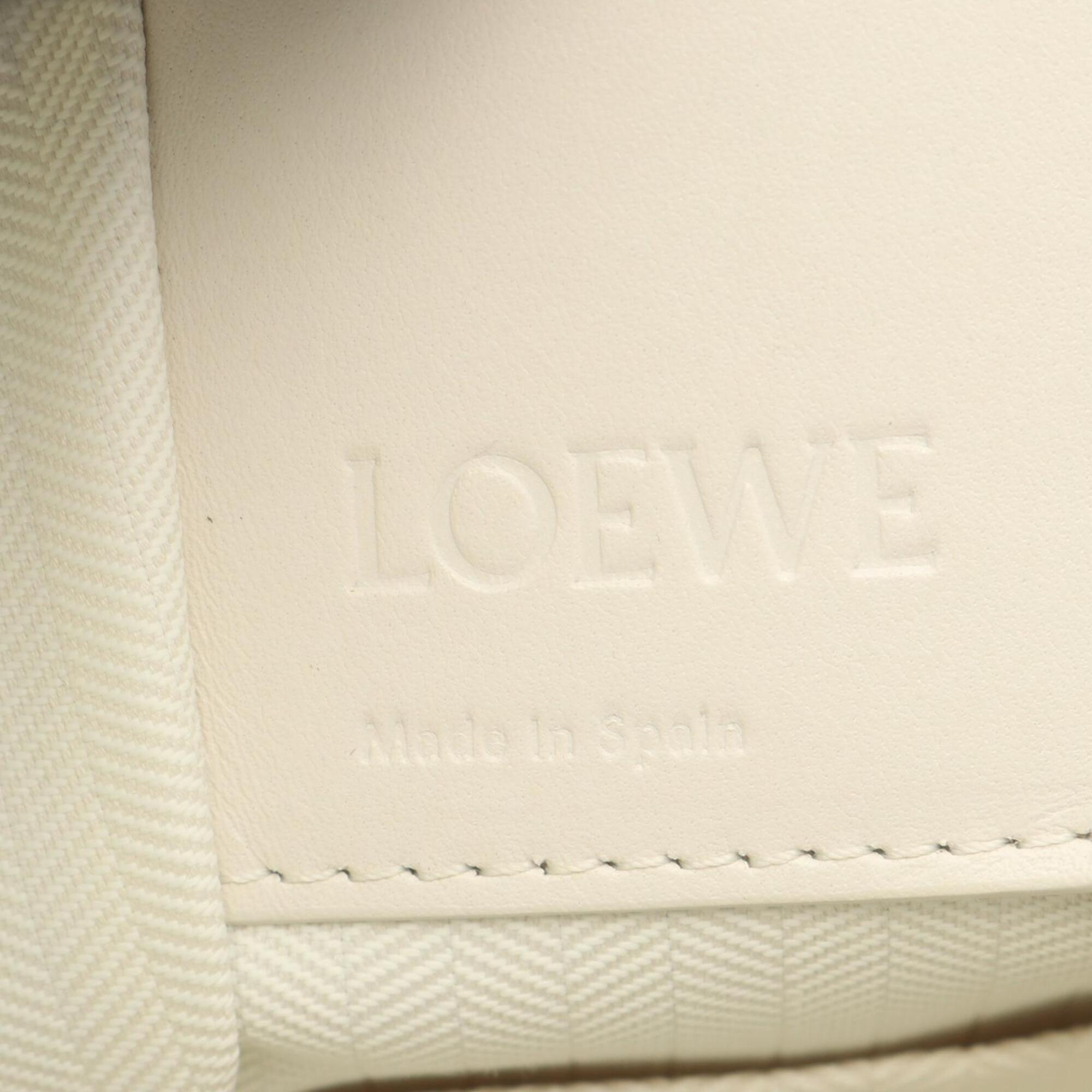Loewe White Leather Handbag (Pre-Owned)