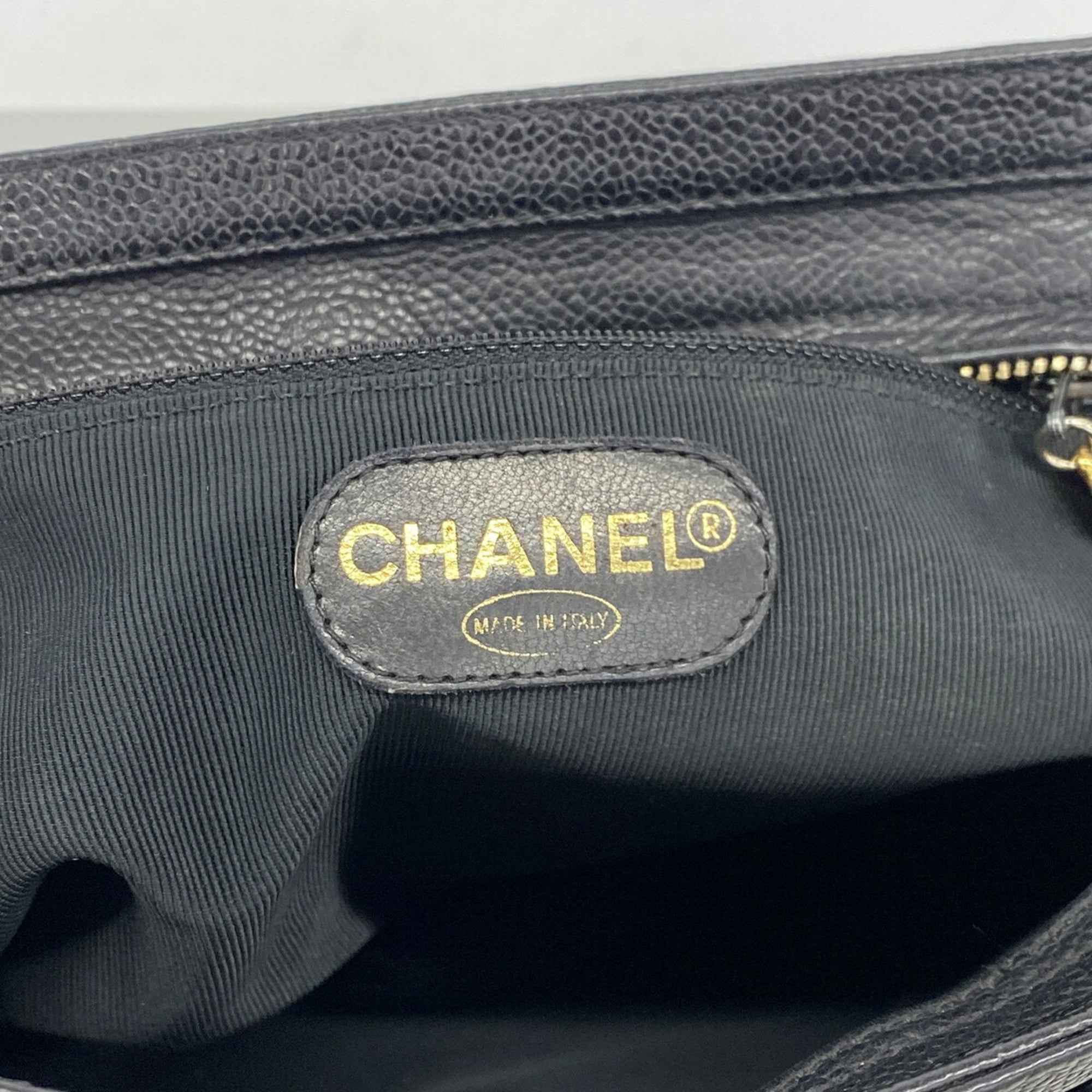 Chanel Black Grained Calfskin Shoulder Bag (Pre-Owned)