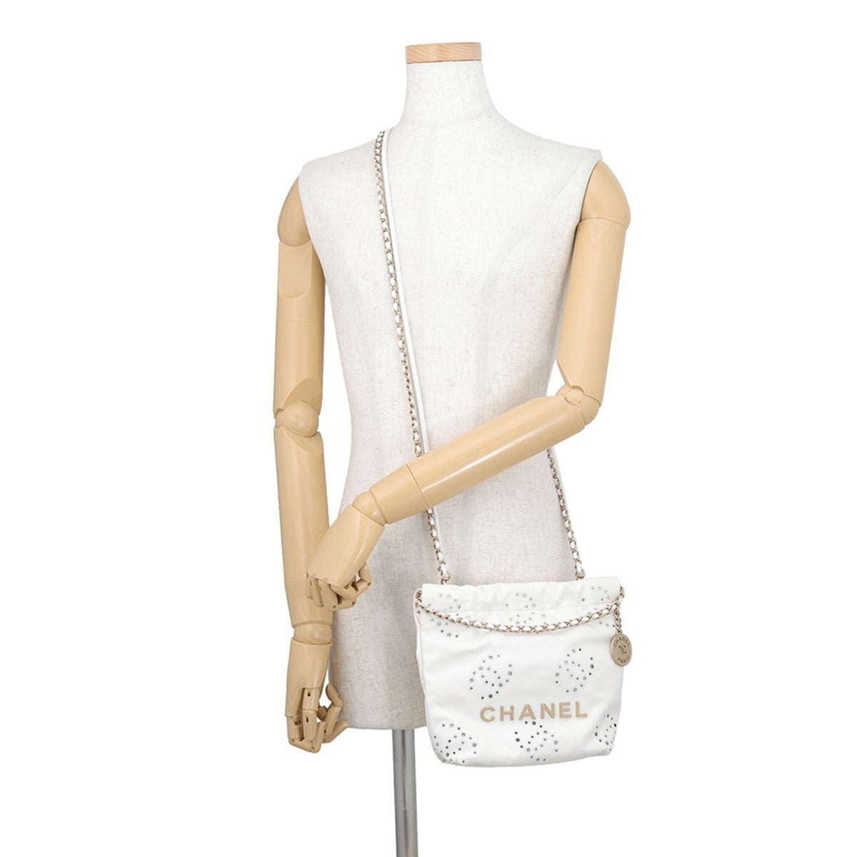 Chanel White Leather Handbag (Pre-Owned)