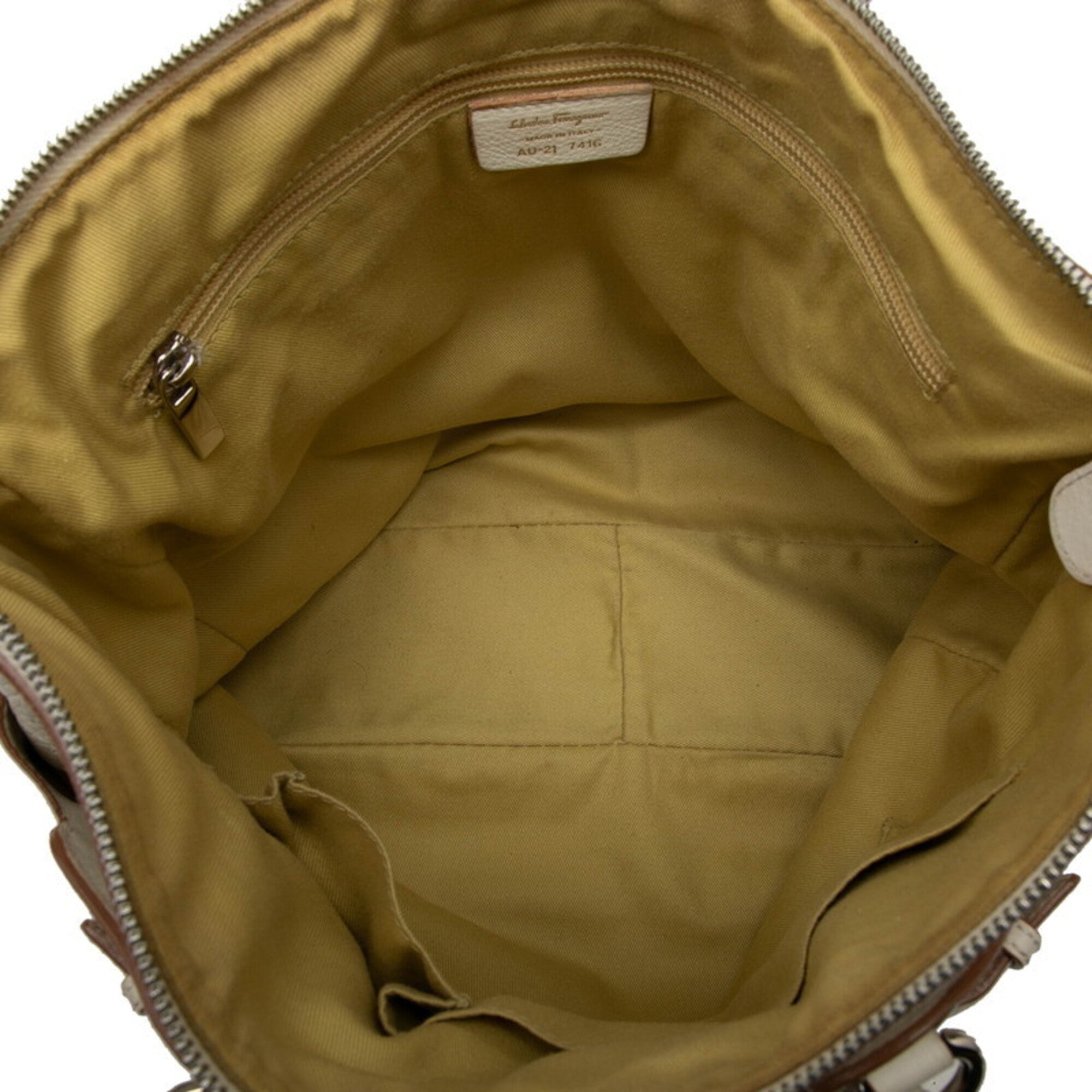Salvatore Ferragamo Gancini White Leather Shoulder Bag Tote Bag (Pre-Owned)