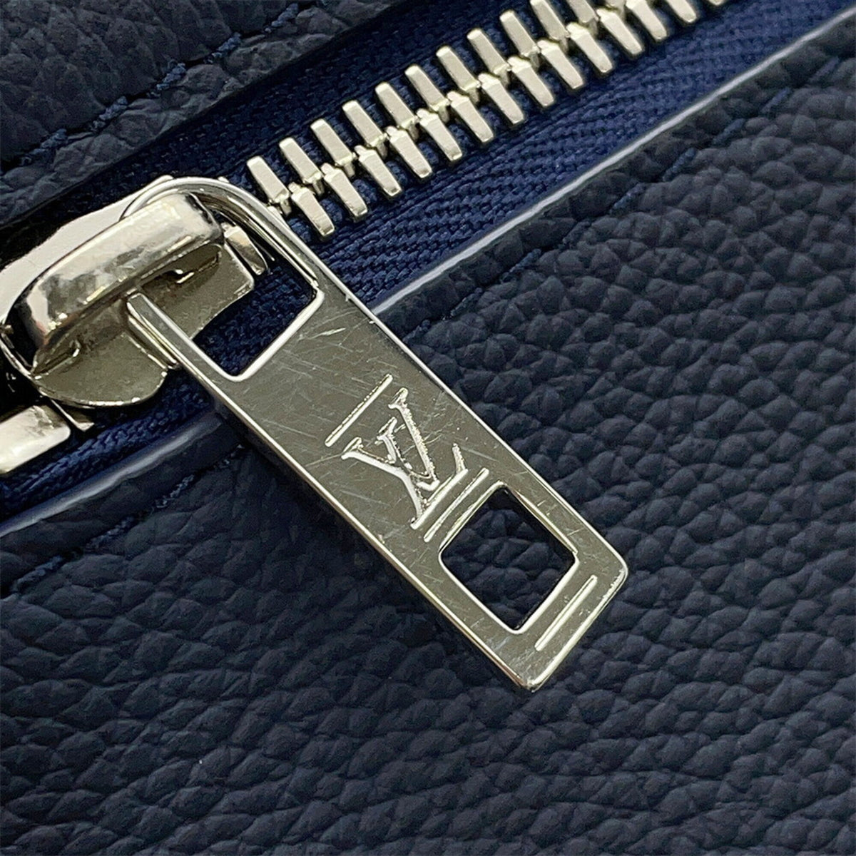 Louis Vuitton Navy Leather Handbag Shoulder Bag (Pre-Owned)