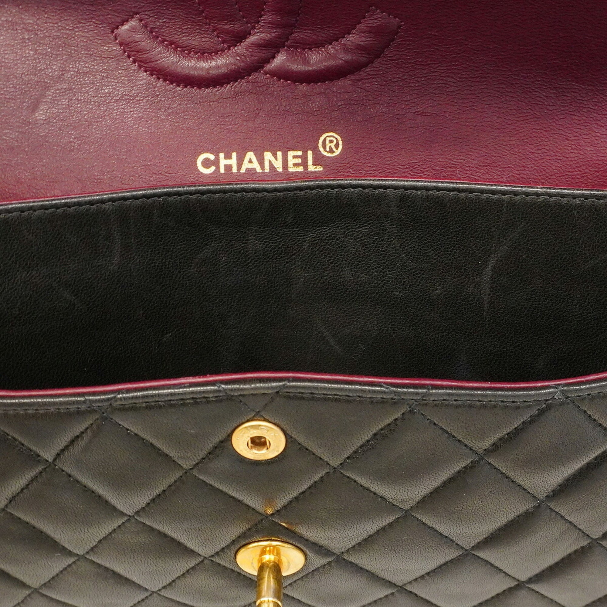 Chanel Black Leather Shoulder Bag (Pre-Owned)
