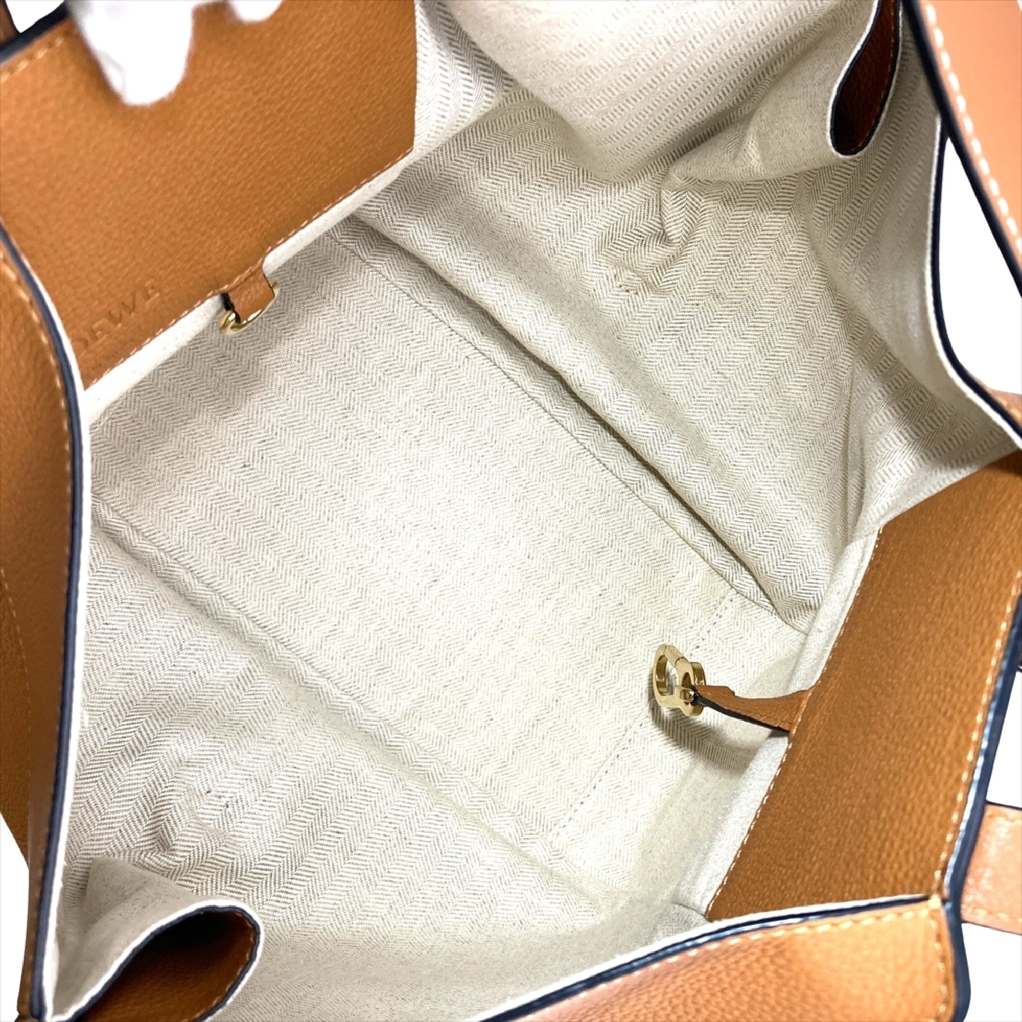 Loewe Camel Leather Shoulder Bag (Pre-Owned)