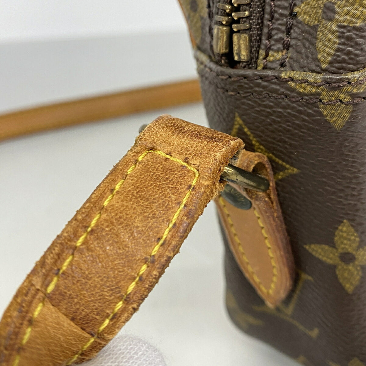 Louis Vuitton Brown Shoulder Bag (Pre-Owned)