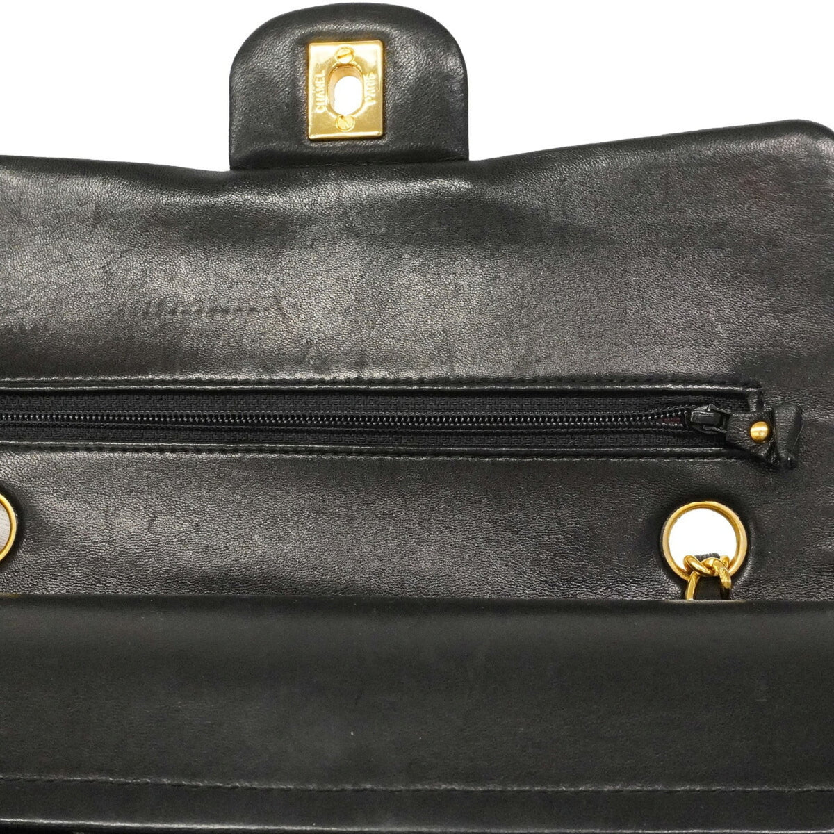 Chanel Black Leather Shoulder Bag (Pre-Owned)