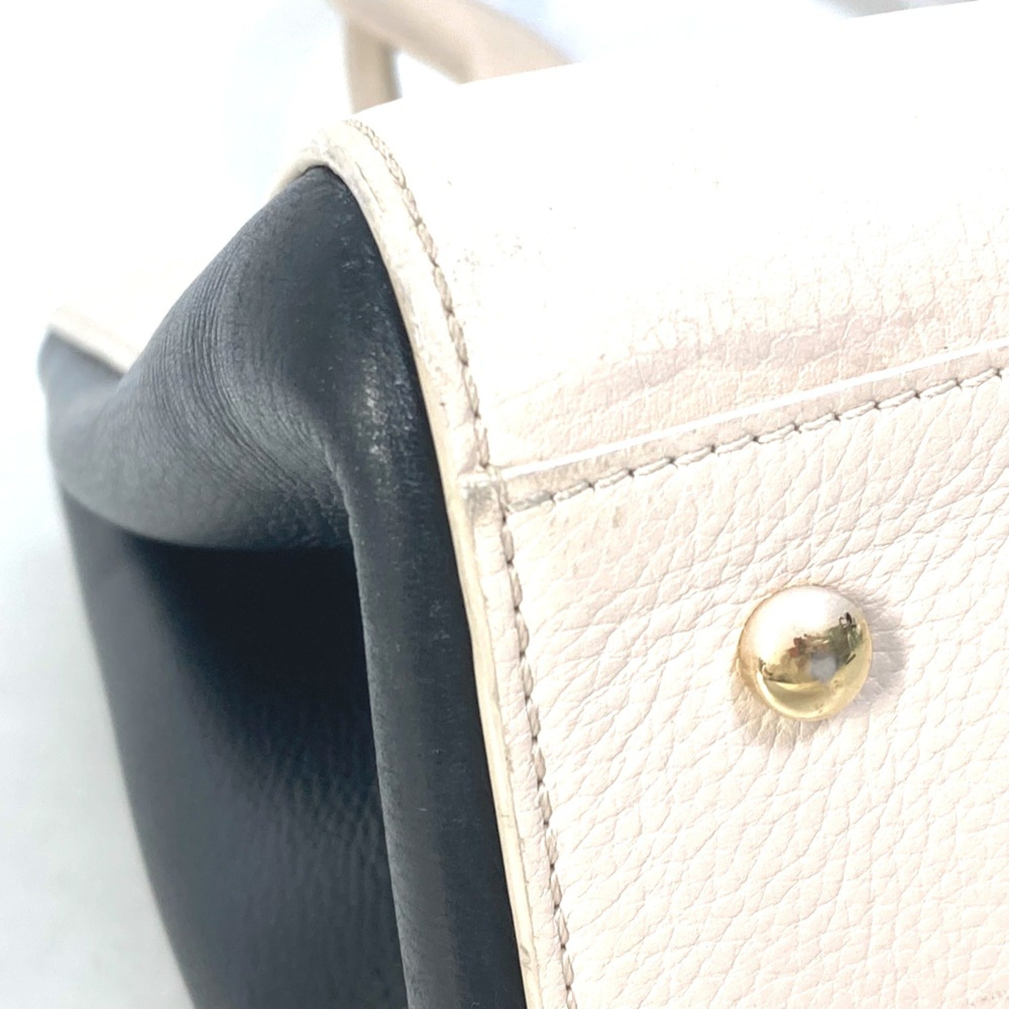 Chanel Beige Leather Handbag (Pre-Owned)
