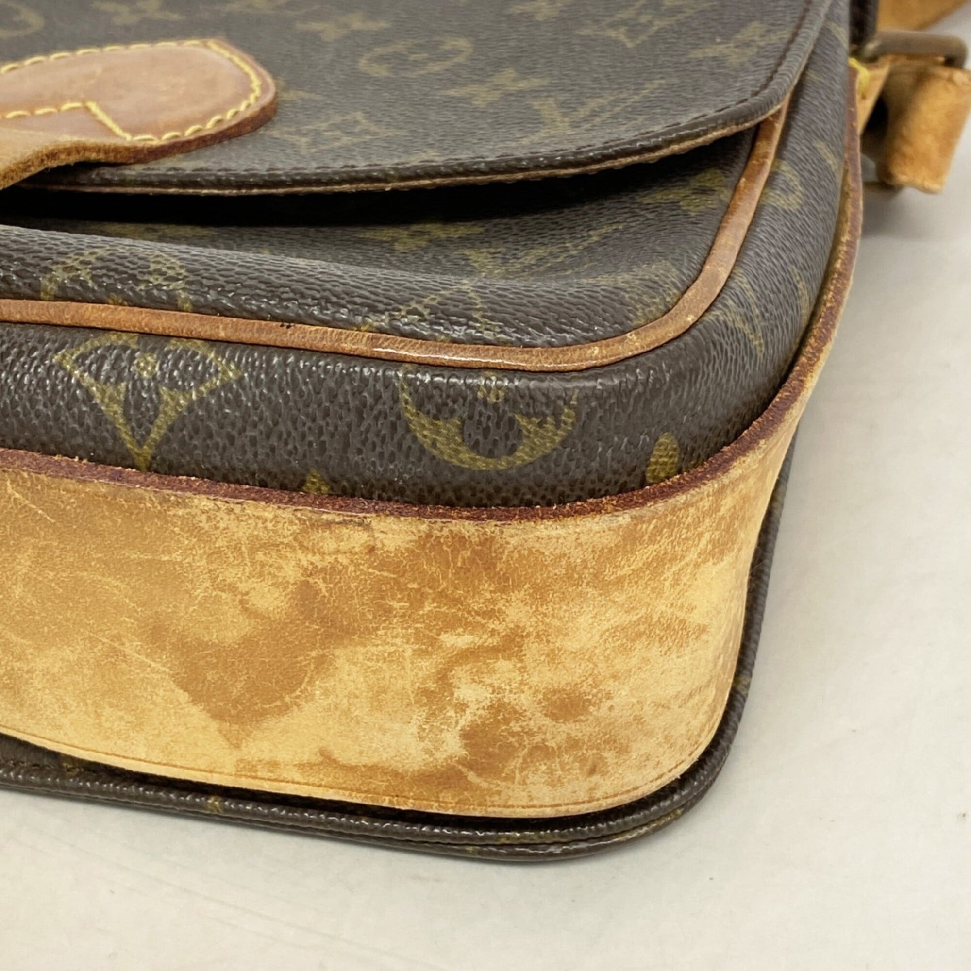 Louis Vuitton Brown Shoulder Bag (Pre-Owned)