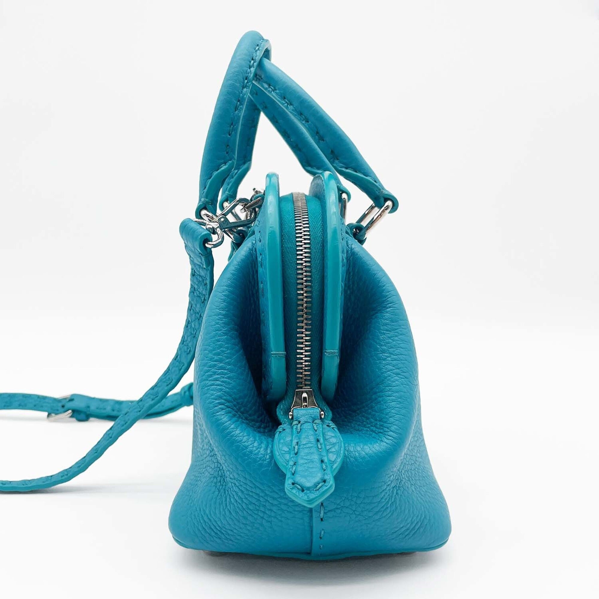 Fendi Blue Leather Shoulder Bag (Pre-Owned)