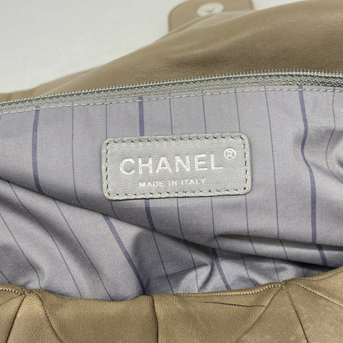 Chanel Brown Leather Shoulder Bag (Pre-Owned)
