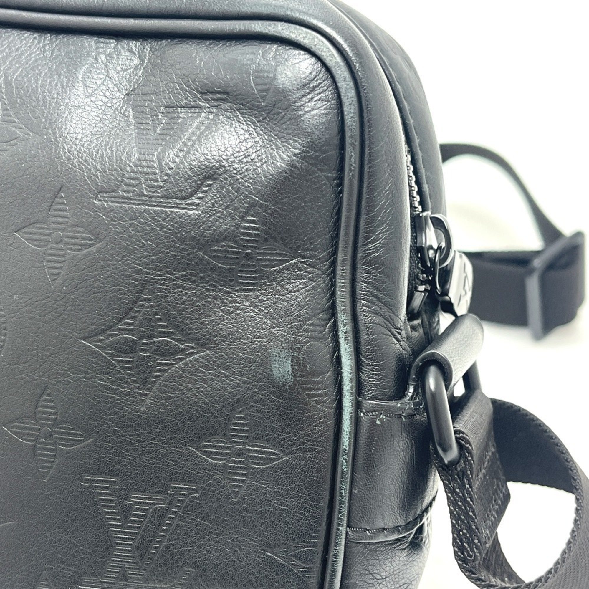 Louis Vuitton Black Leather Handbag Pochette Shoulder Bag (Pre-Owned)