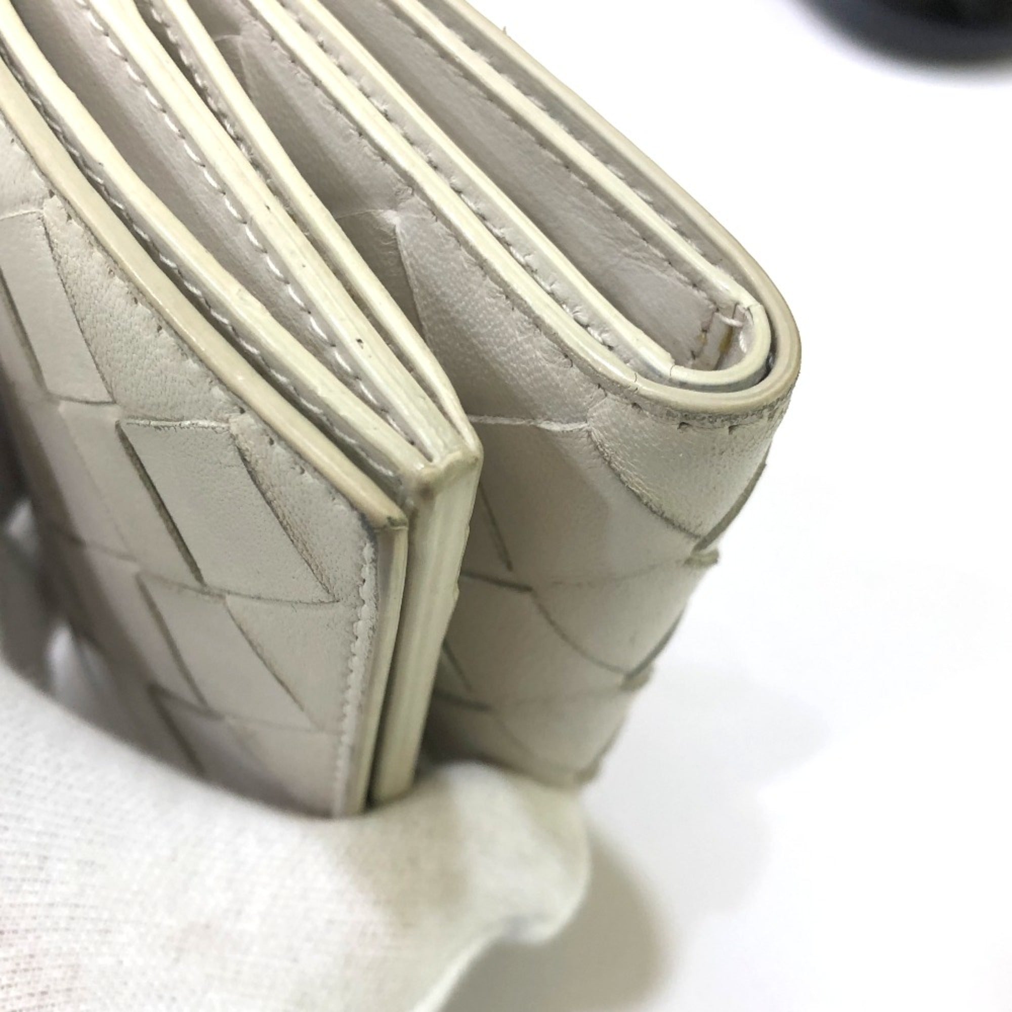 Bottega Veneta White Leather Wallet (Tri-Fold) (Pre-Owned)