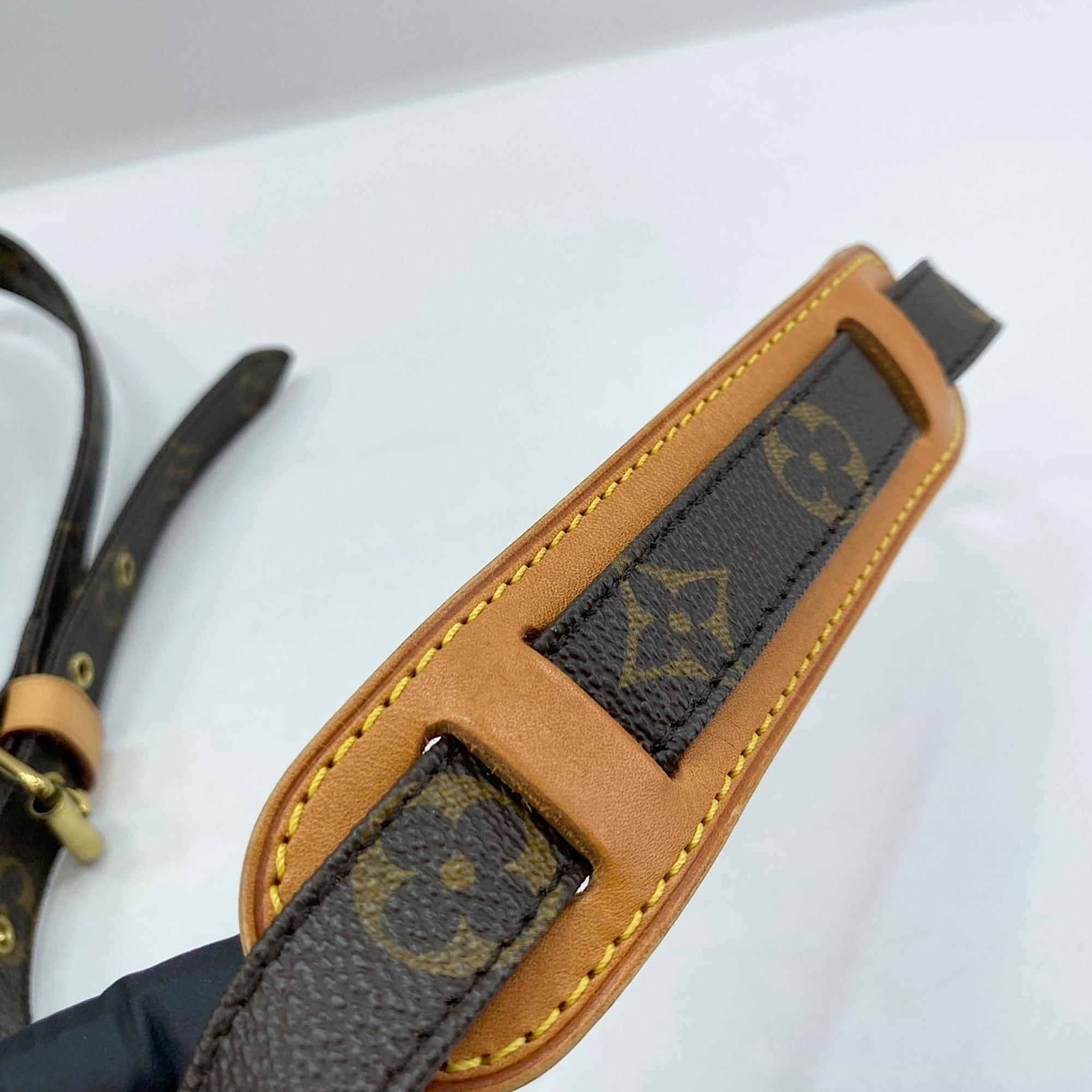 Louis Vuitton Brown Shoulder Bag (Pre-Owned)