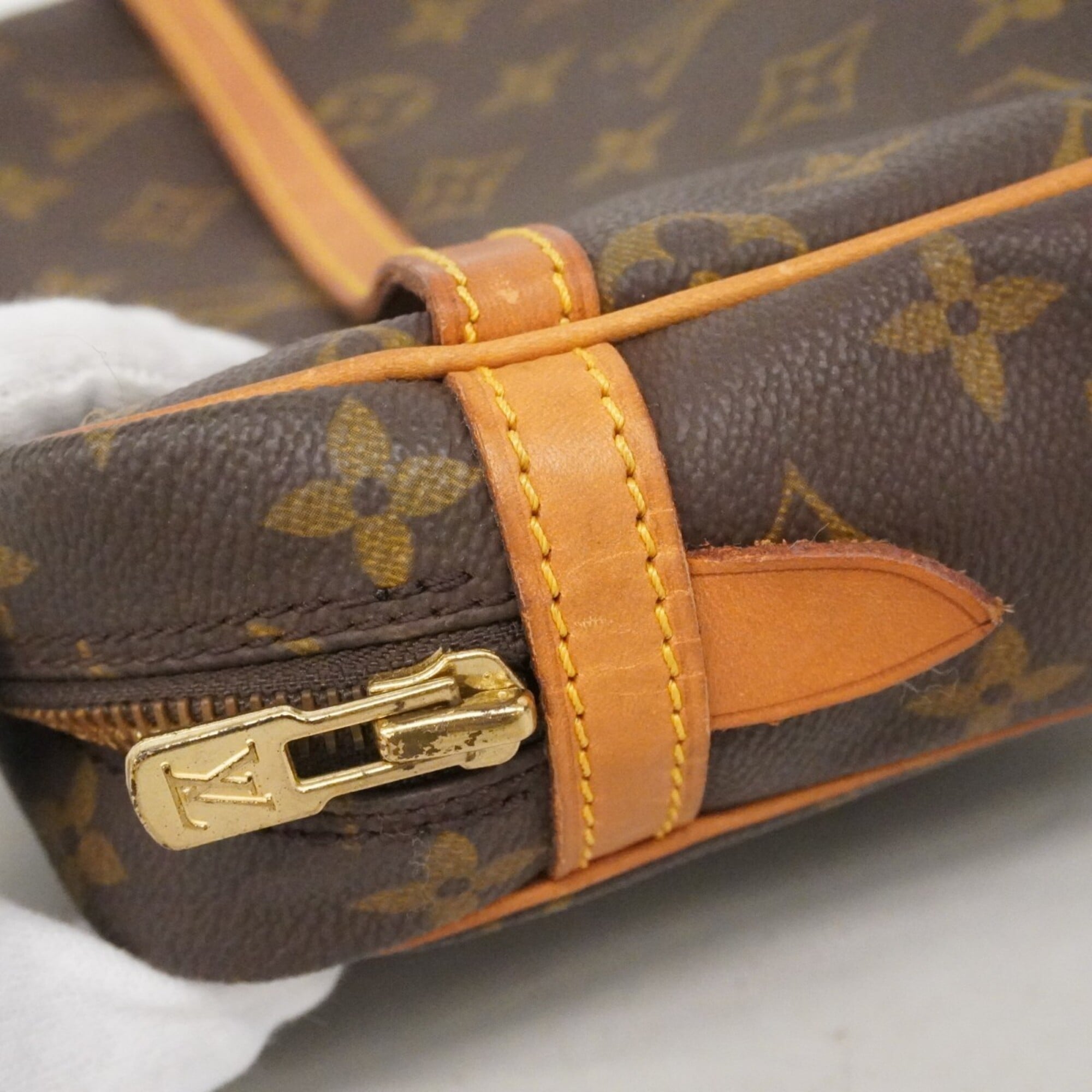 Louis Vuitton Brown Clutch Bag (Pre-Owned)