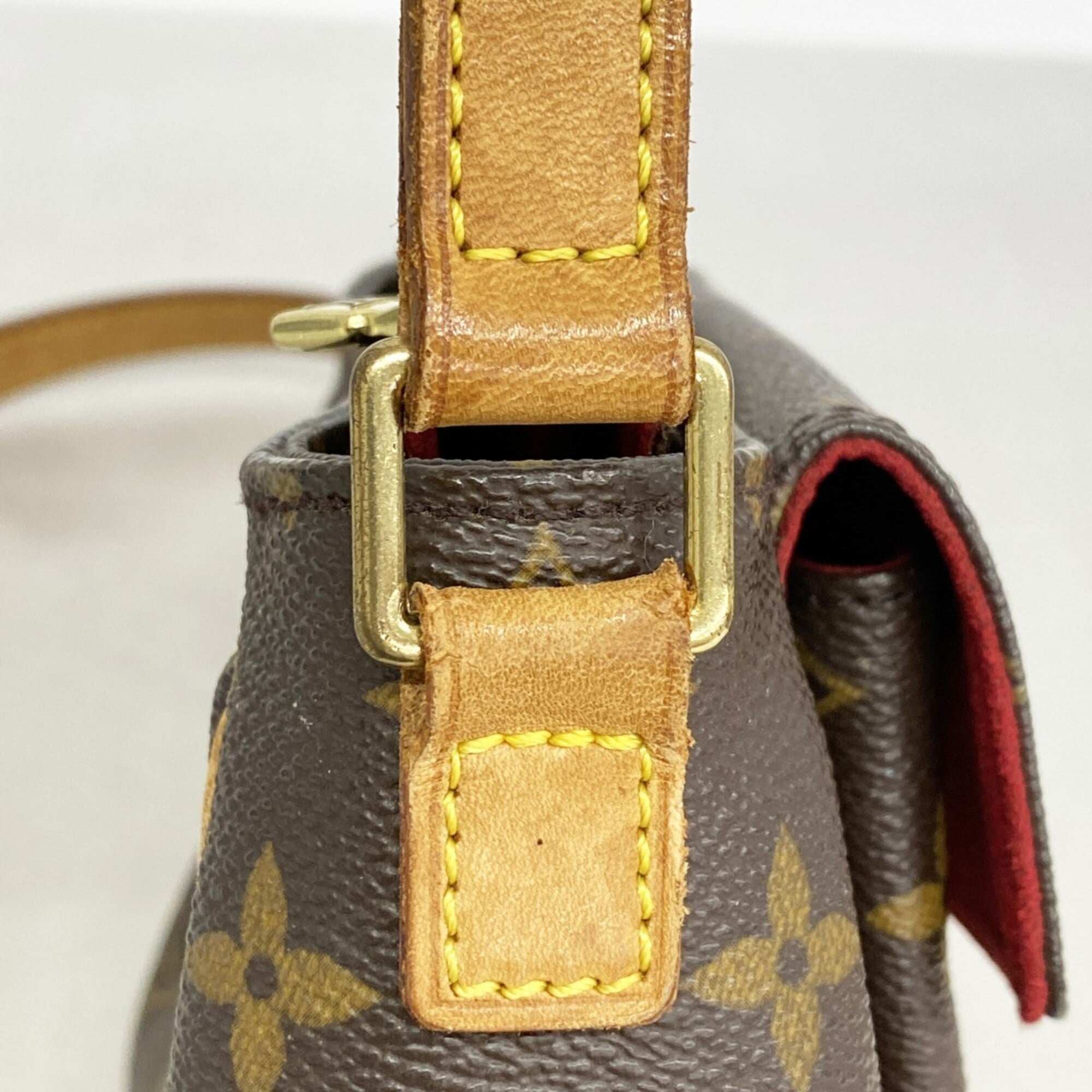 Louis Vuitton Brown Shoulder Bag (Pre-Owned)