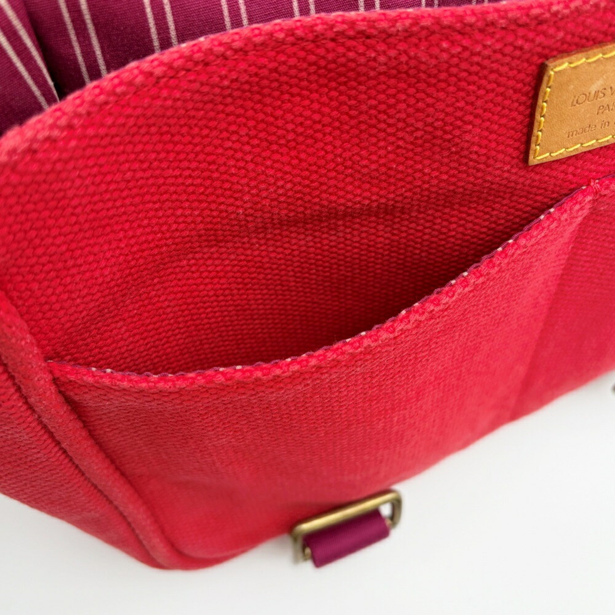 Louis Vuitton Rouge Canvas Shoulder Bag (Pre-Owned)