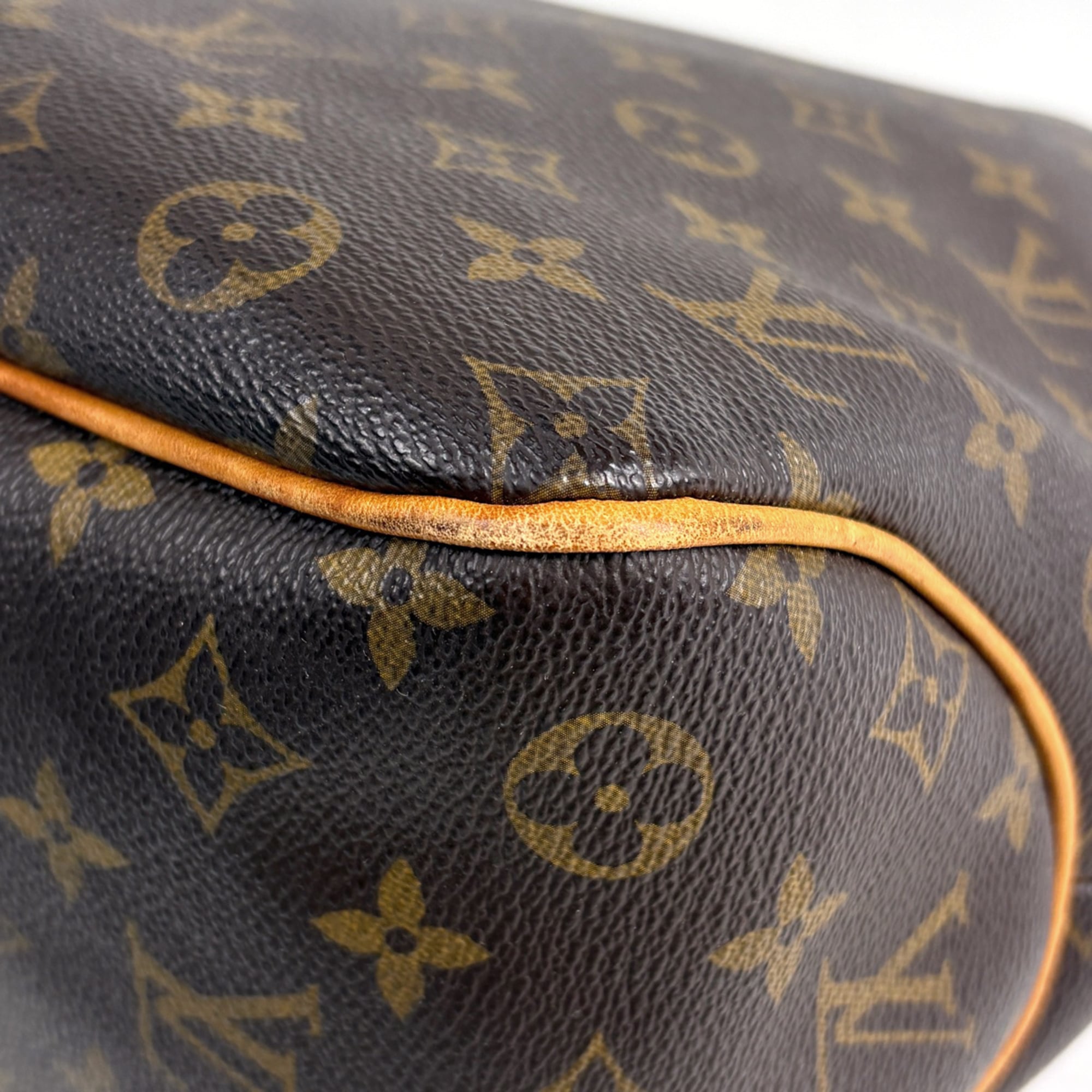 Louis Vuitton Brown Monogram Monogram Shoulder Bag (Pre-Owned)