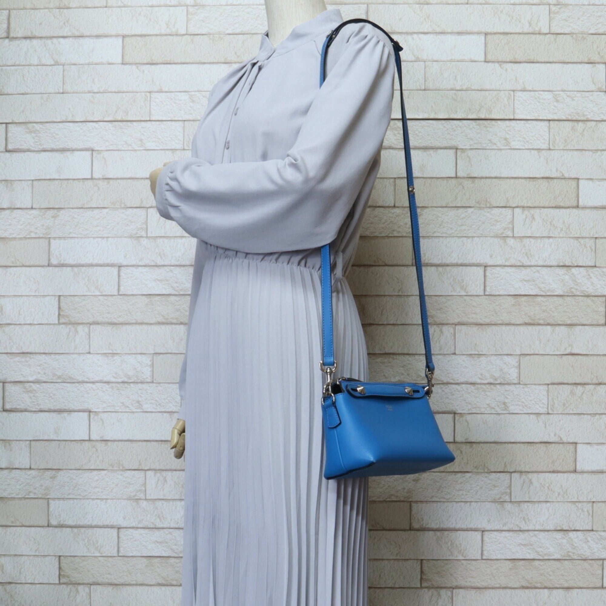 Fendi Blue Leather Shoulder Bag (Pre-Owned)