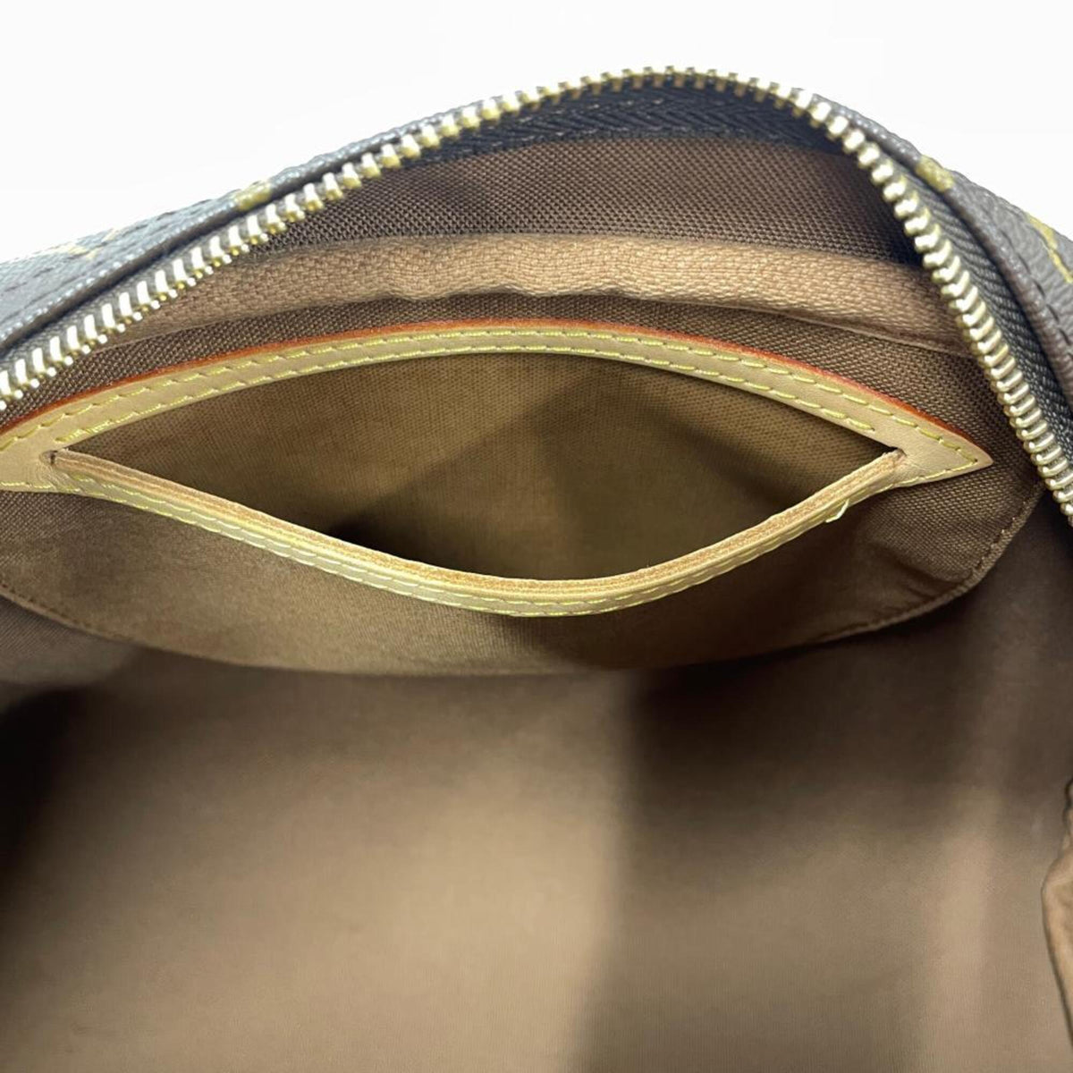 Louis Vuitton Brown Monogram Canvas Shoulder Bag (Pre-Owned)