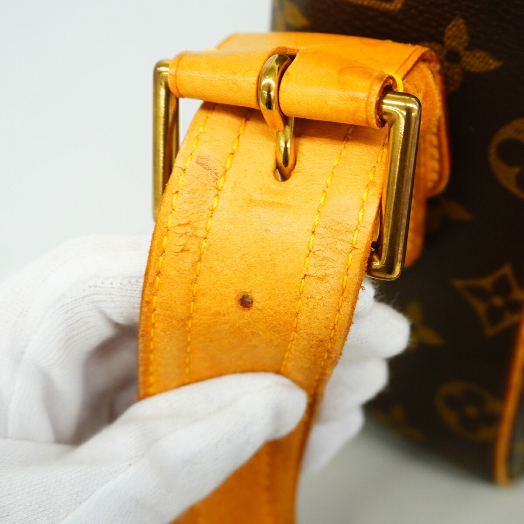 Louis Vuitton Brown Shoulder Bag (Pre-Owned)