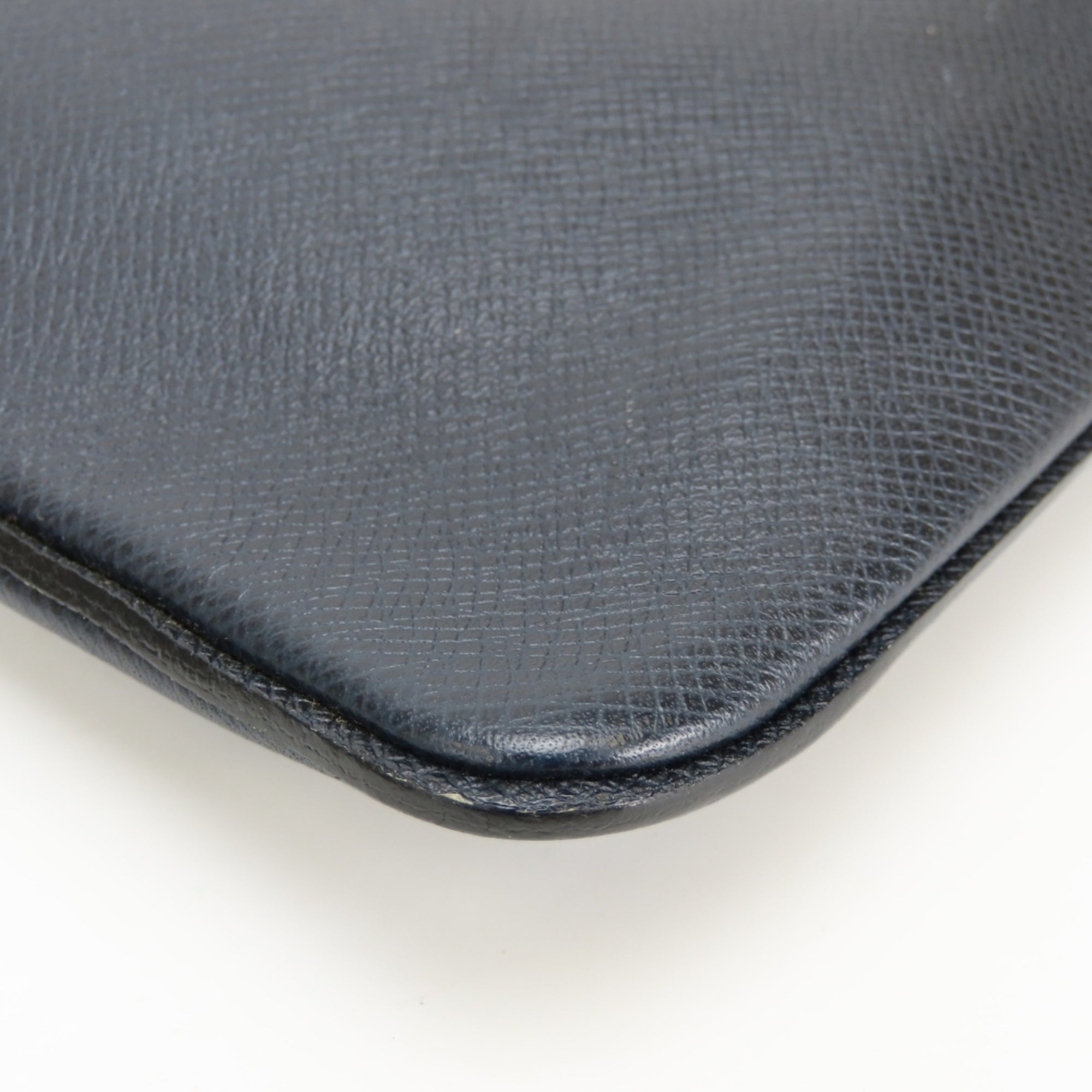 Louis Vuitton Dark Navy Taiga Leather Shoulder Bag (Pre-Owned)