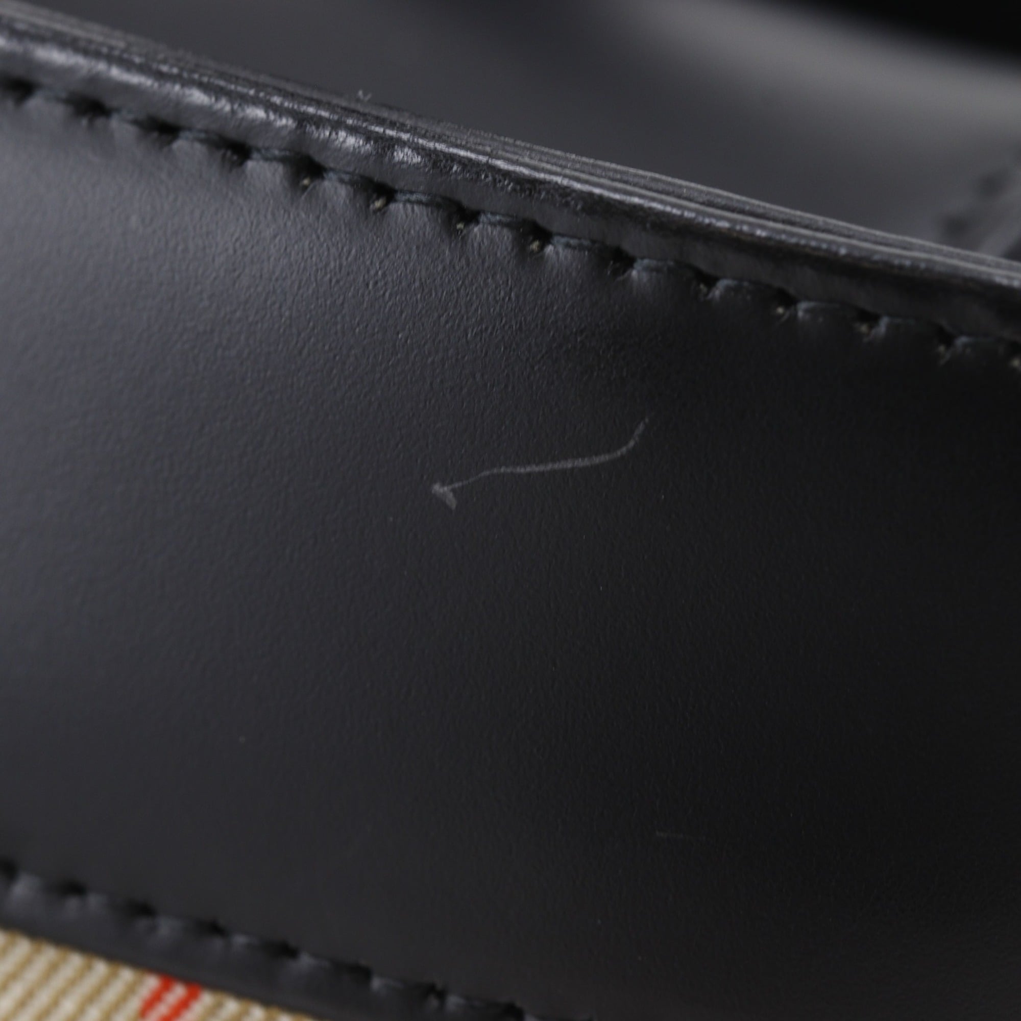 Burberry Black Leather Handbag (Pre-Owned)